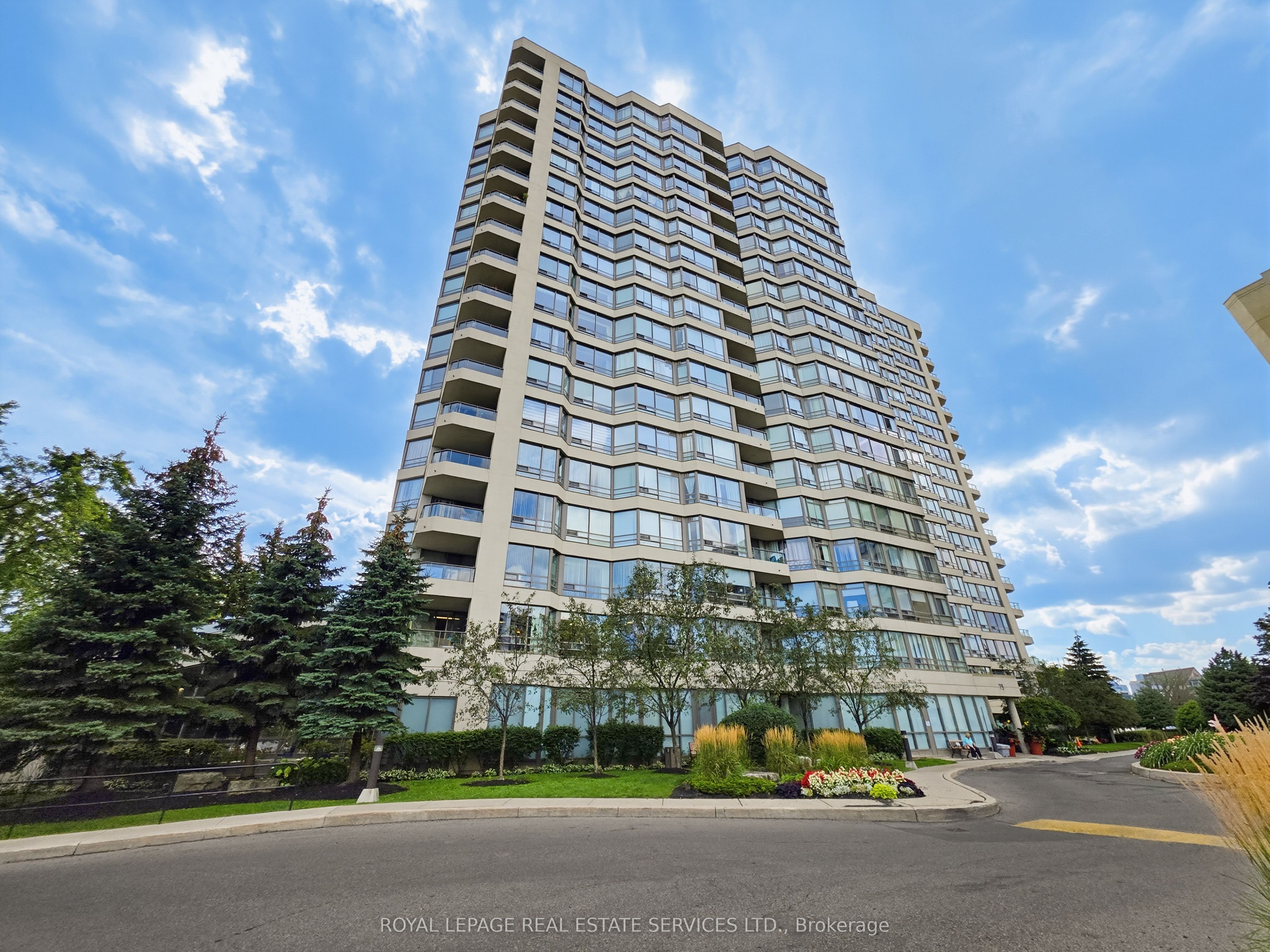 75 King Street E 1212, Mississauga, ON L5A 4G5 photo 2
