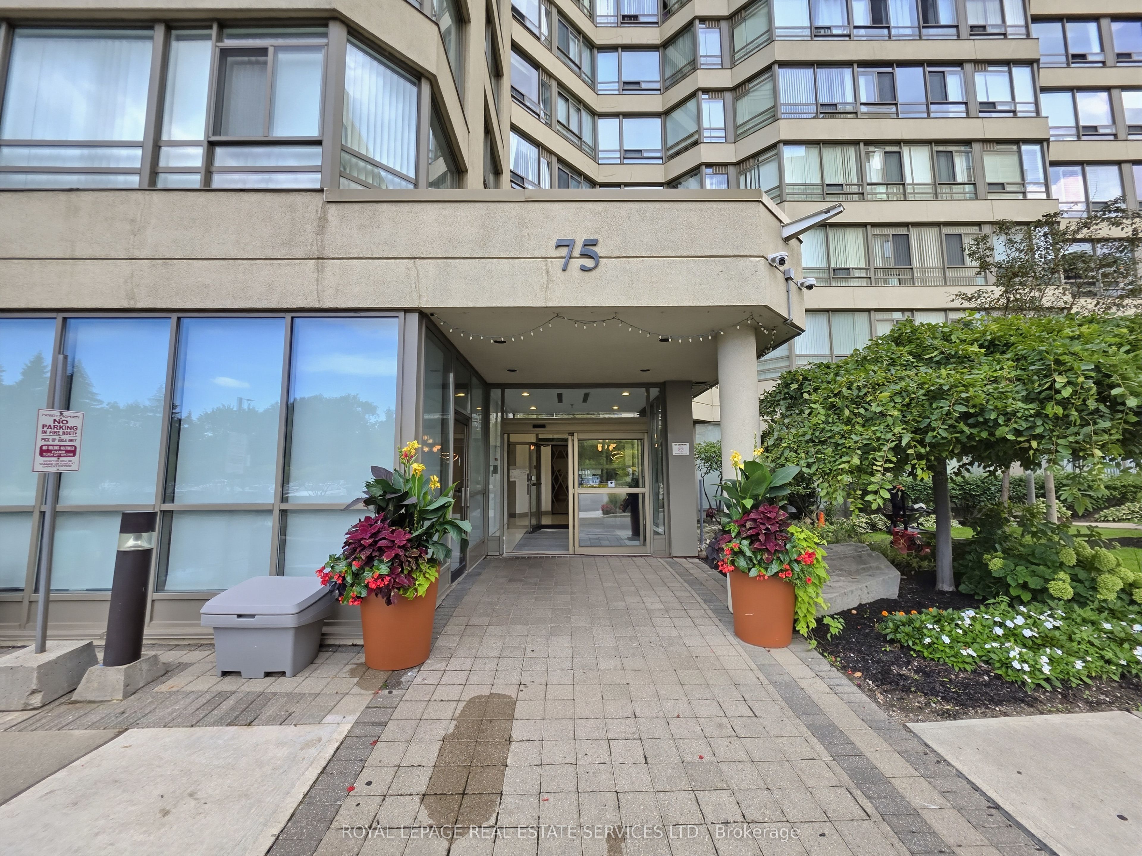 75 King Street E 1212, Mississauga, ON L5A 4G5 photo 3