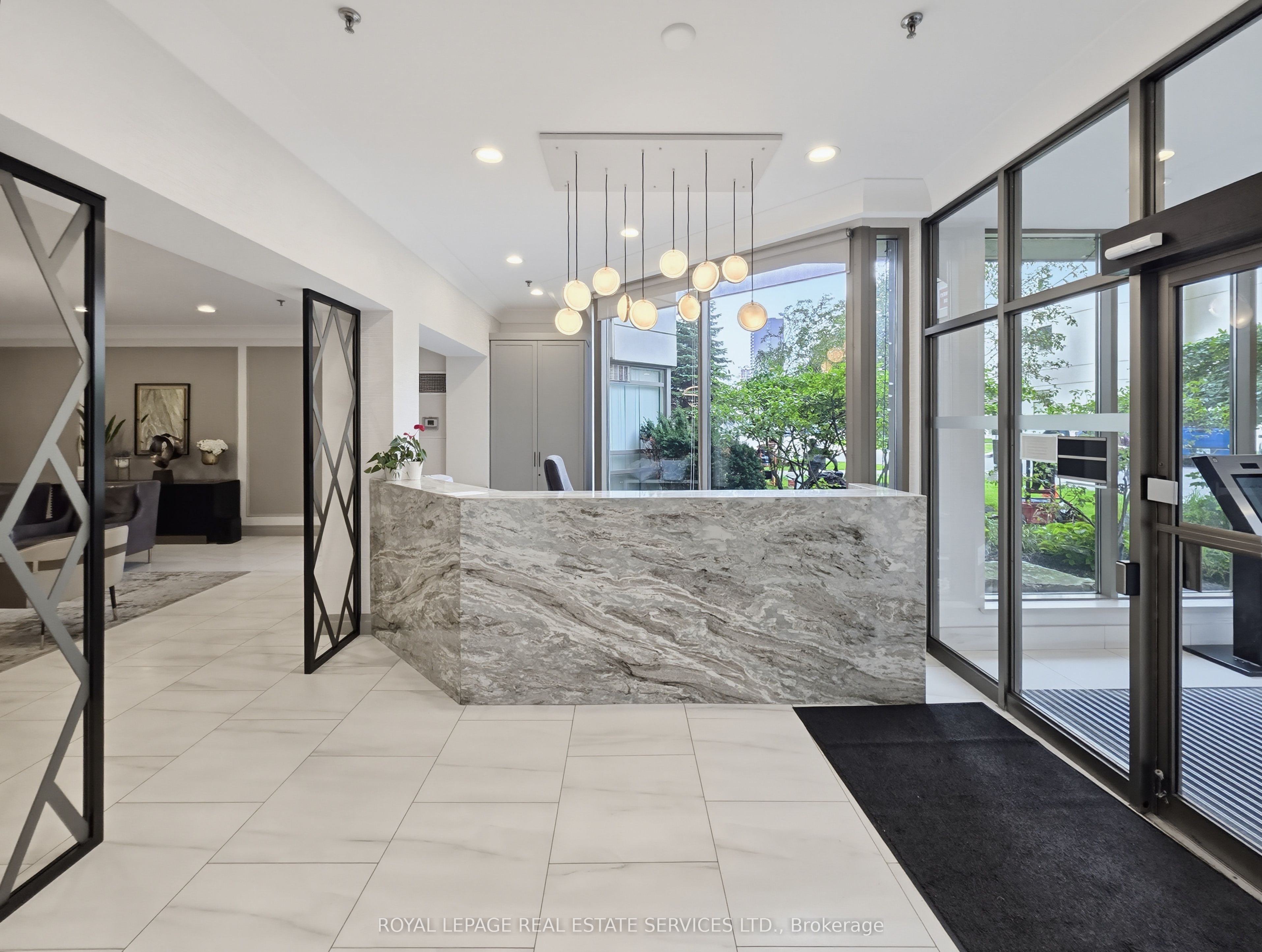 75 King Street E 1212, Mississauga, ON L5A 4G5 photo 4