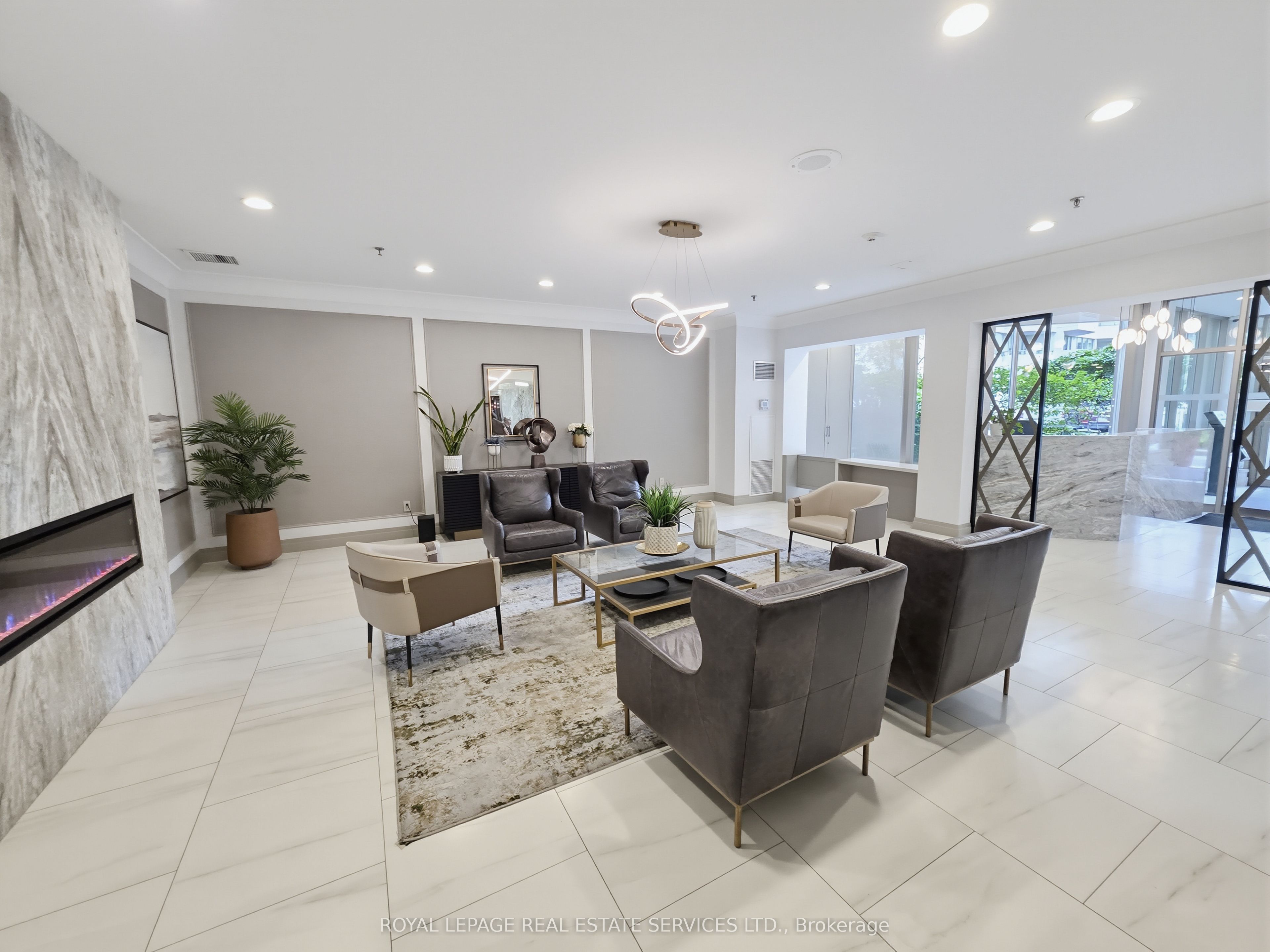 75 King Street E 1212, Mississauga, ON L5A 4G5 photo 5