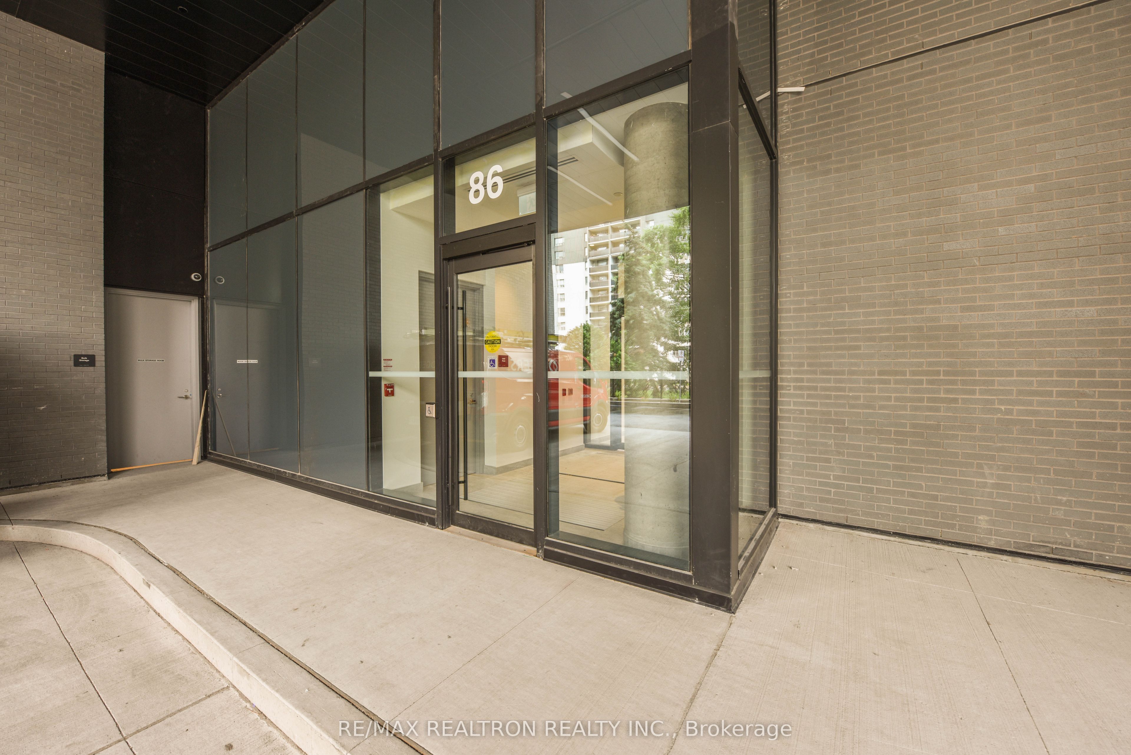 86 Dundas Street E 410, Mississauga, ON L5A 0B1 photo 3