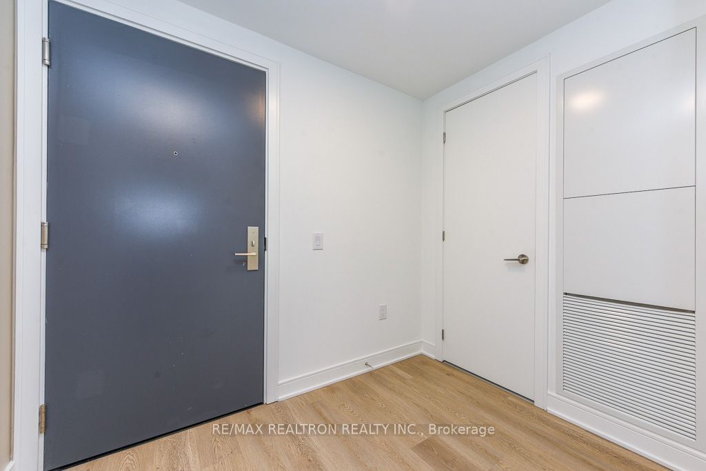 86 Dundas Street E 410, Mississauga, ON L5A 0B1 photo 5