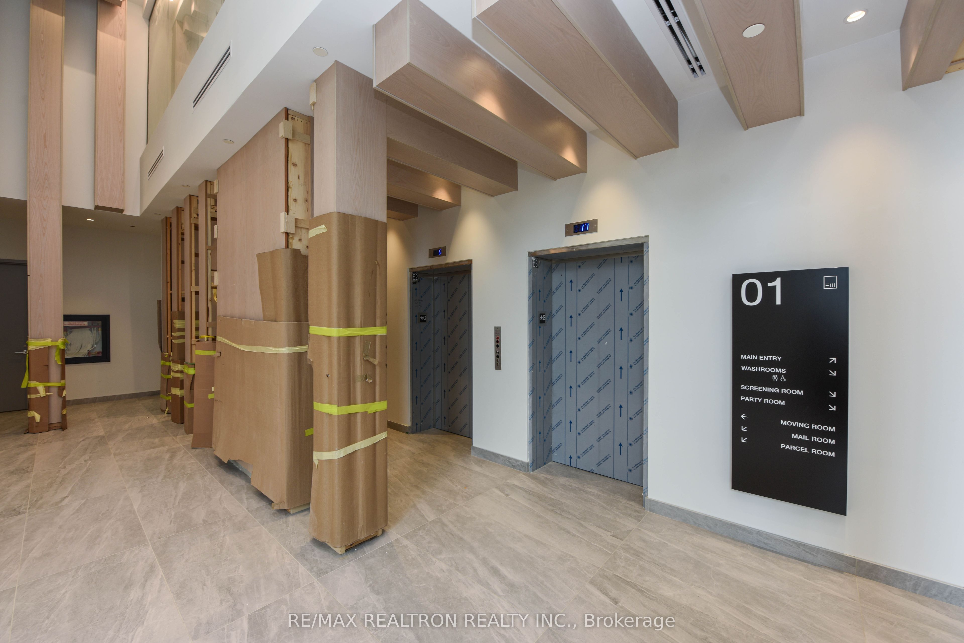 86 Dundas Street E 410, Mississauga, ON L5A 0B1 photo 4