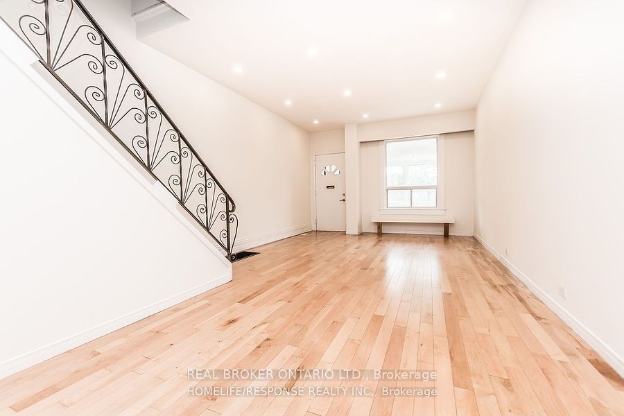 20 W Golden Avenue Upper, Toronto, ON M6R 2J4 photo 2