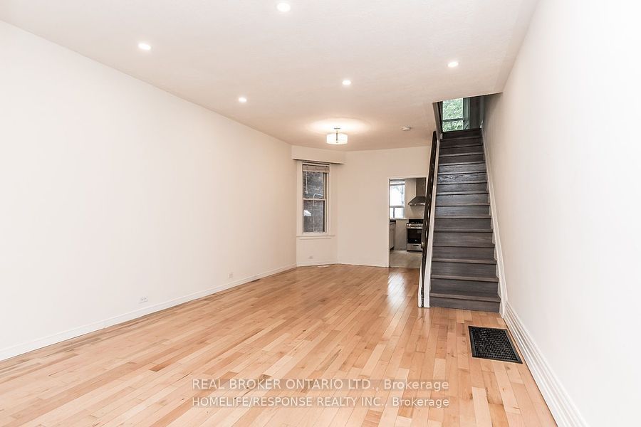 20 W Golden Avenue Upper, Toronto, ON M6R 2J4 photo 3