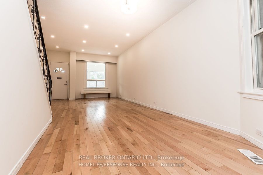 20 W Golden Avenue Upper, Toronto, ON M6R 2J4 photo 4