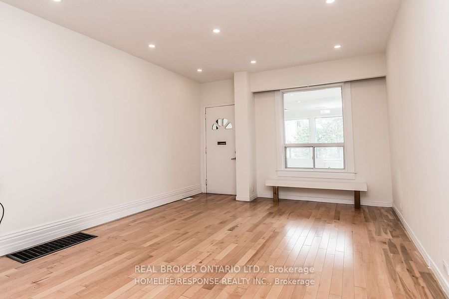 20 W Golden Avenue Upper, Toronto, ON M6R 2J4 photo 5