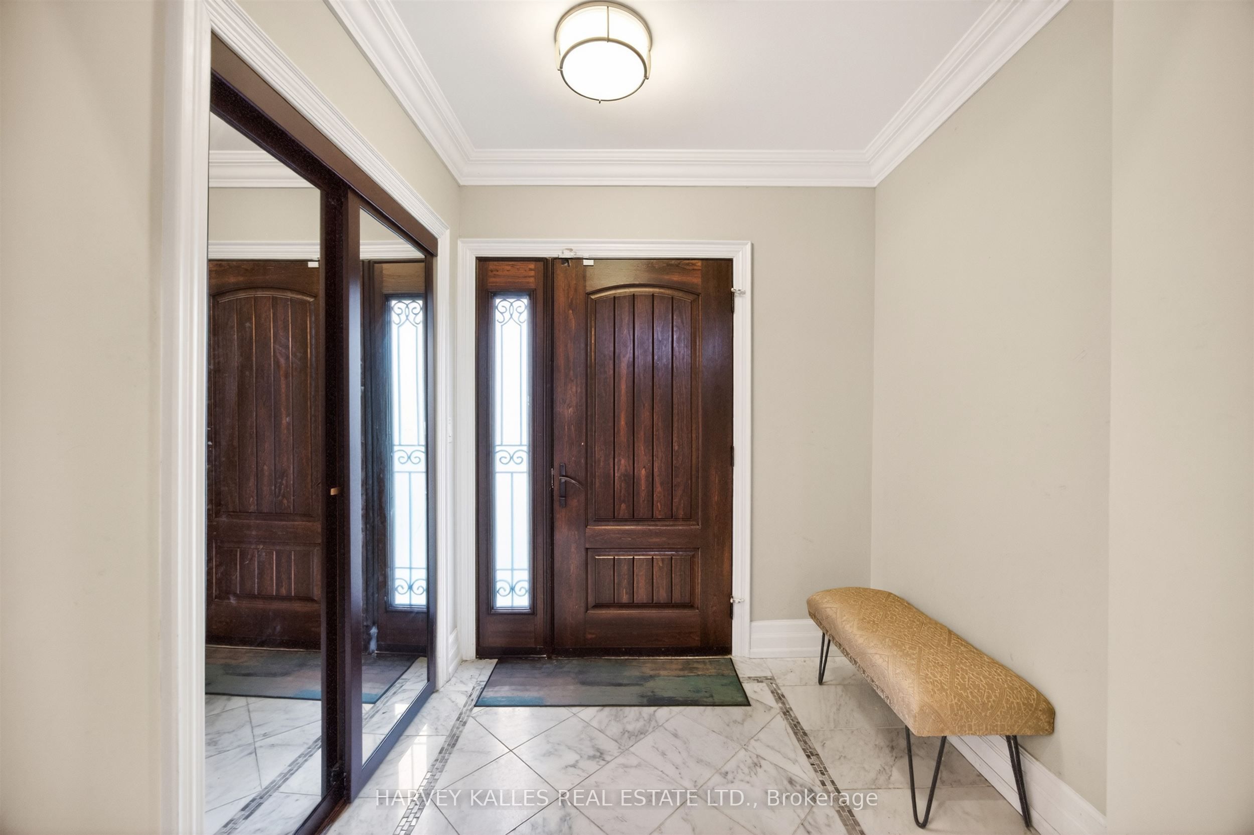 17 Lockheed Boulevard, Toronto, ON M9P 2H5 photo 3