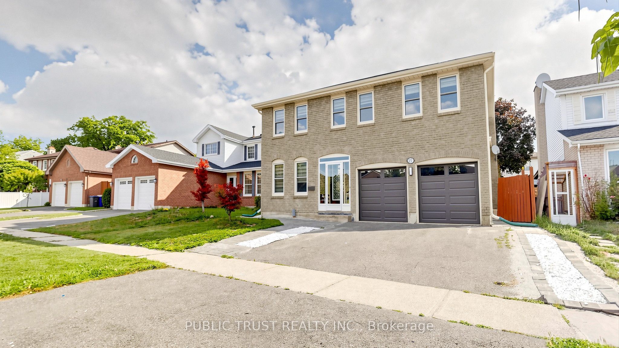 27 Mackay Street S, Brampton, ON L6S 3P8 photo 2