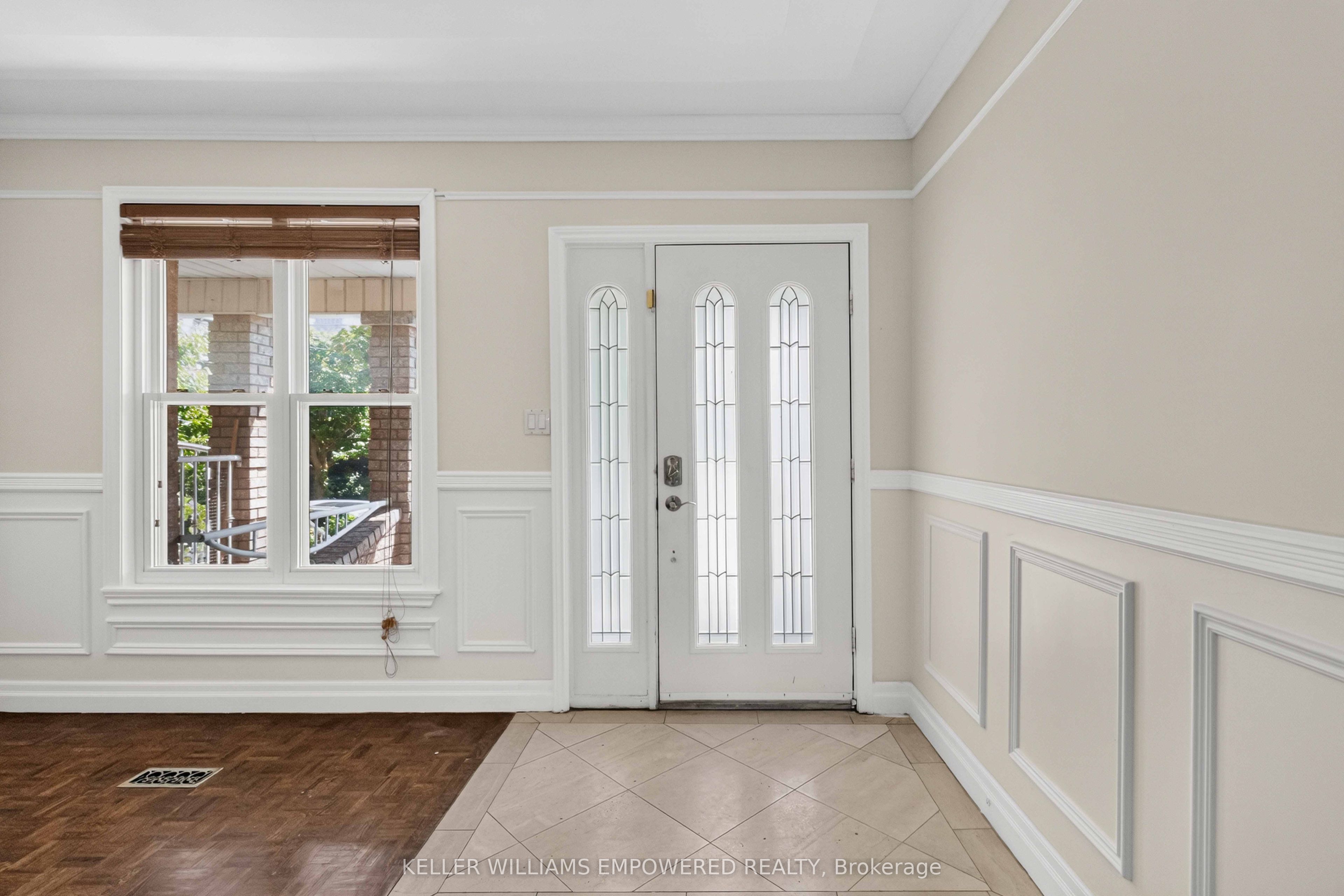 112 Wallace Avenue Main, Toronto, ON M6H 1T5 photo 3