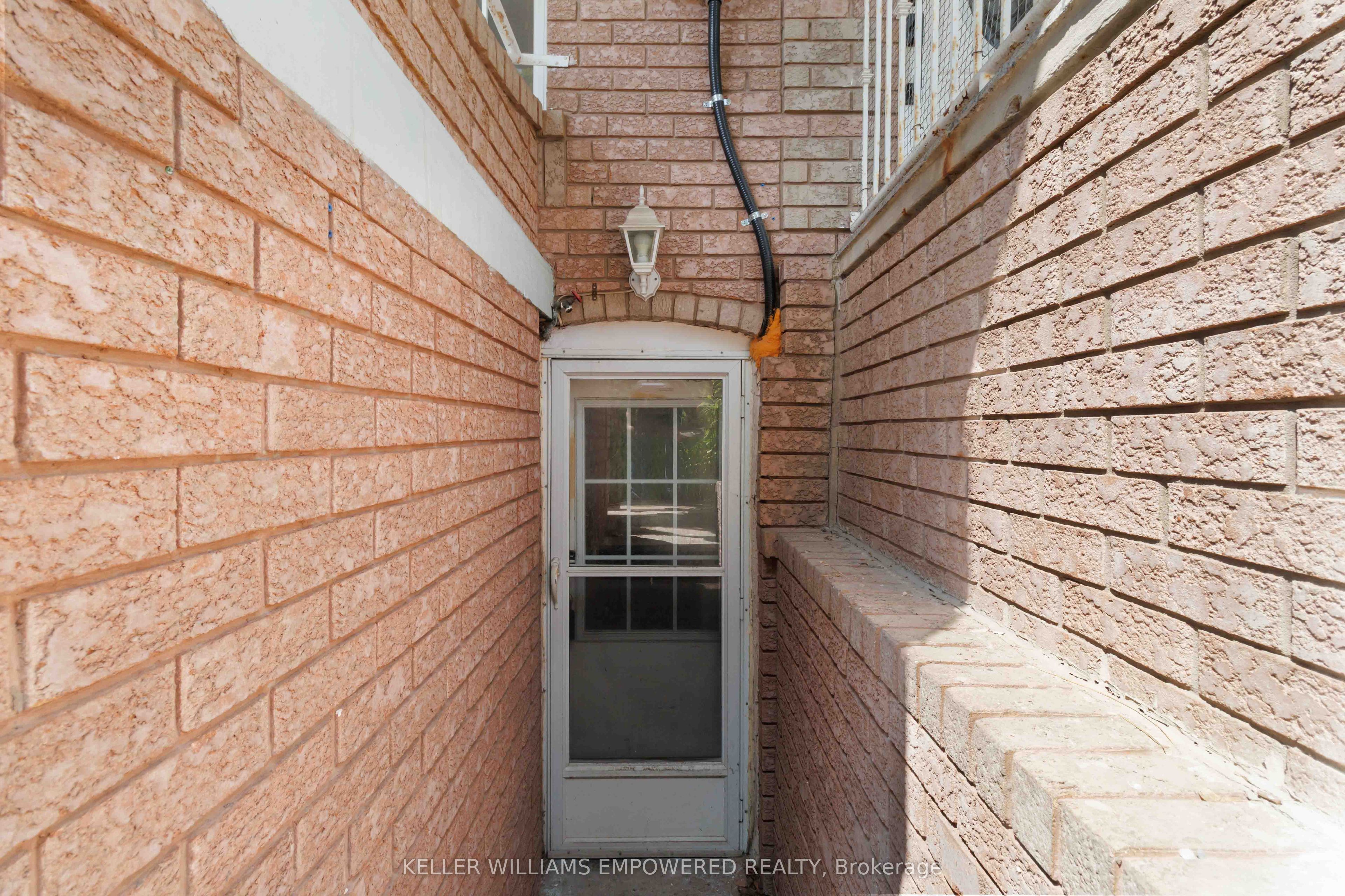 112 Wallace Avenue Basement, Toronto, ON M6H 1T5 photo 2