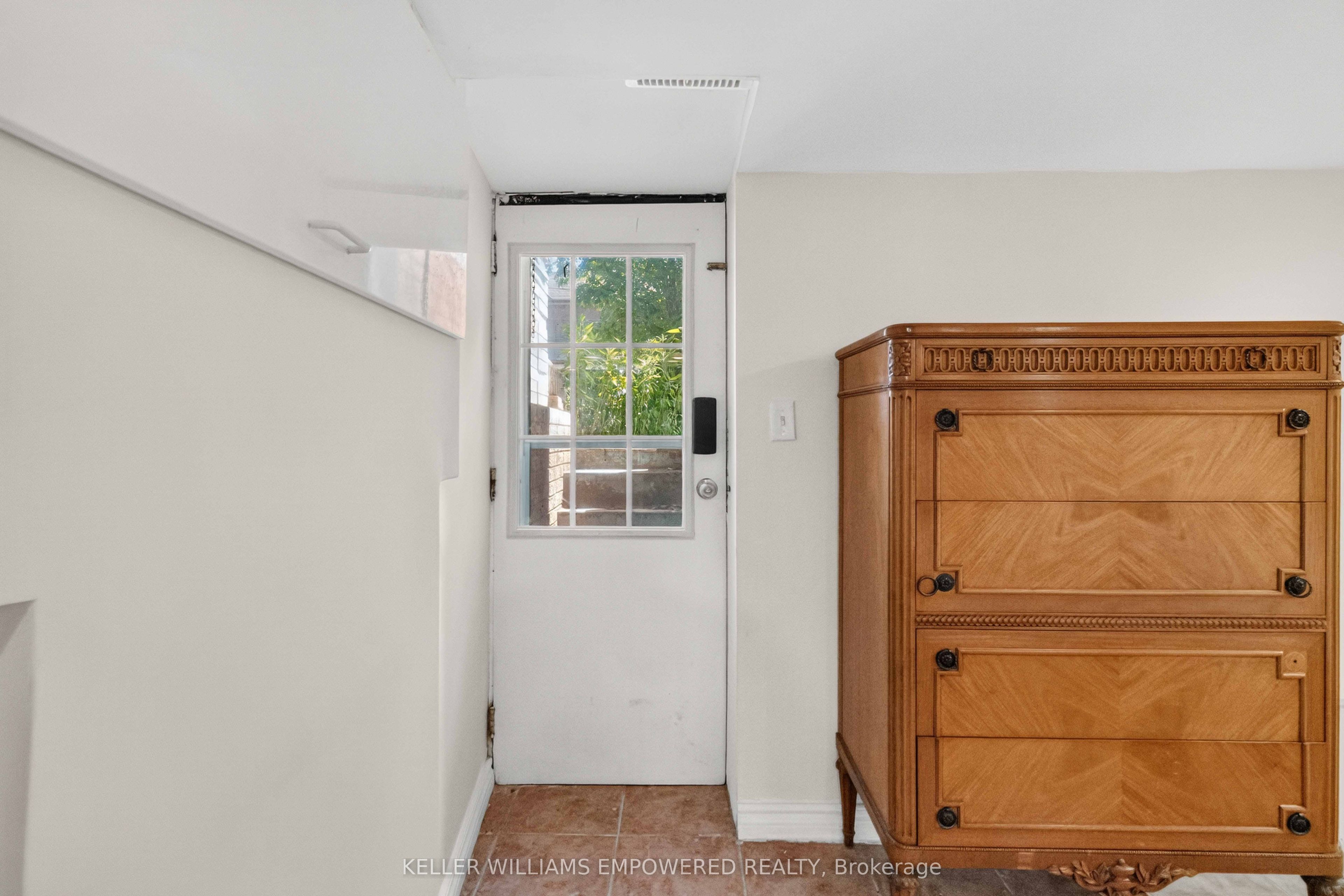 112 Wallace Avenue Basement, Toronto, ON M6H 1T5 photo 3