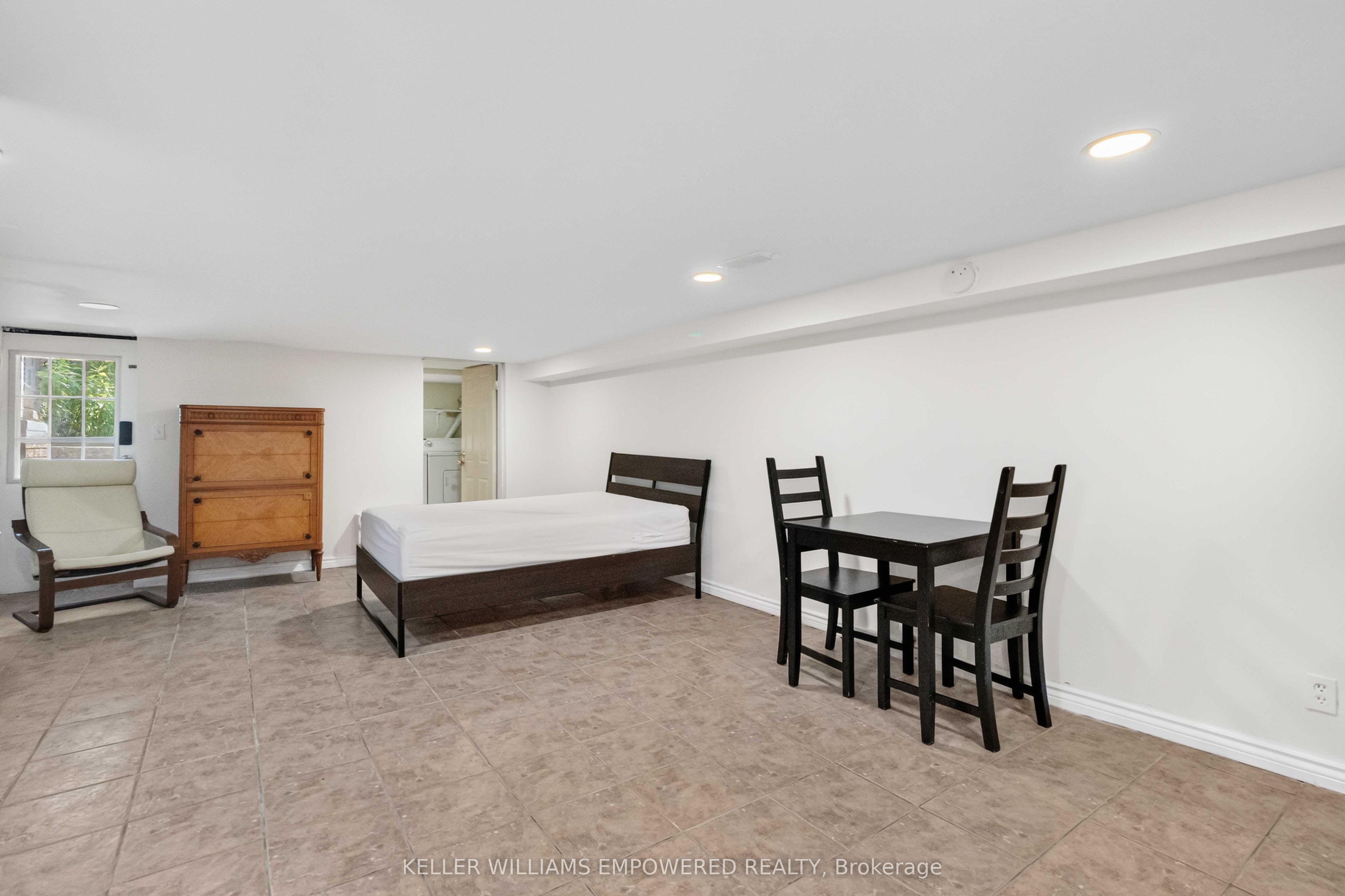 112 Wallace Avenue Basement, Toronto, ON M6H 1T5 photo 4