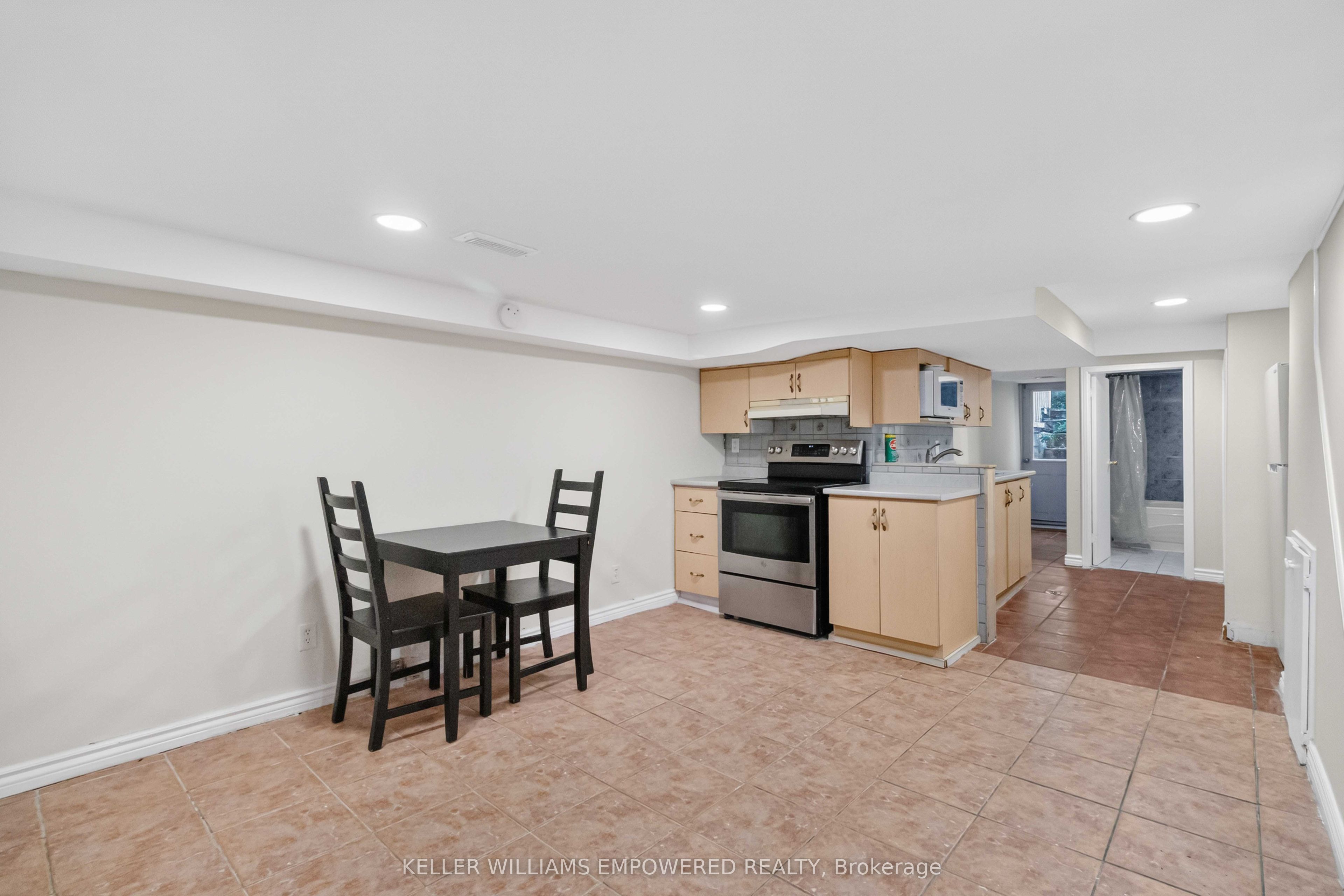 112 Wallace Avenue Basement, Toronto, ON M6H 1T5 photo 5