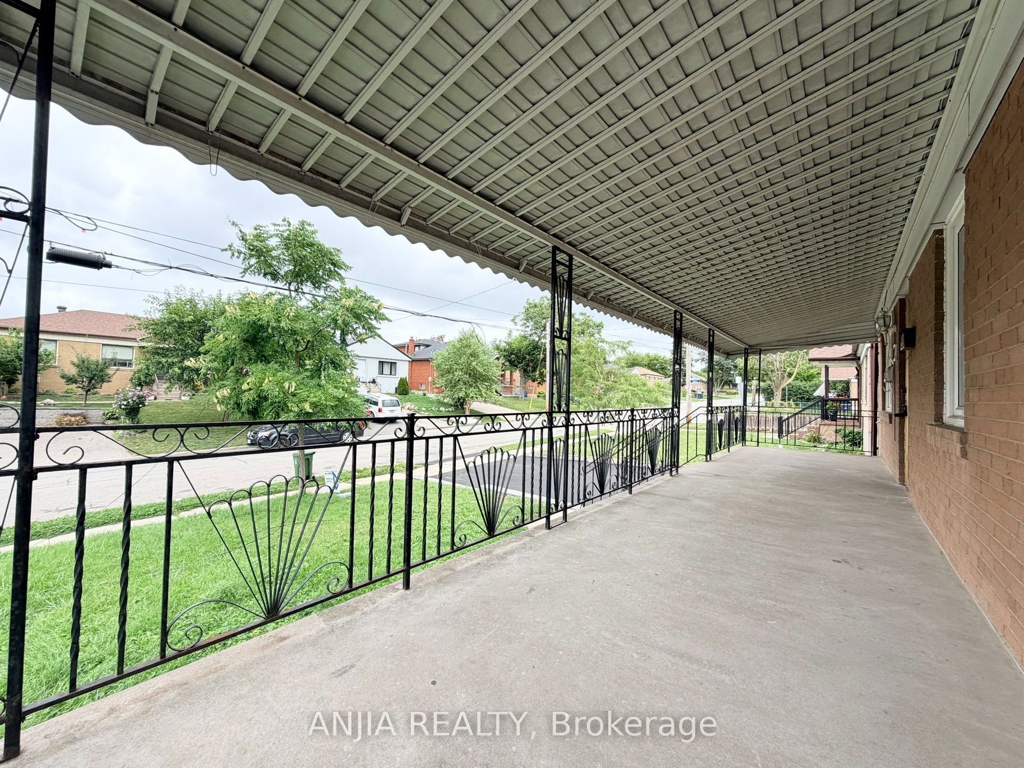 77 Nash Drive, Toronto, ON M3M 2L6 photo 2