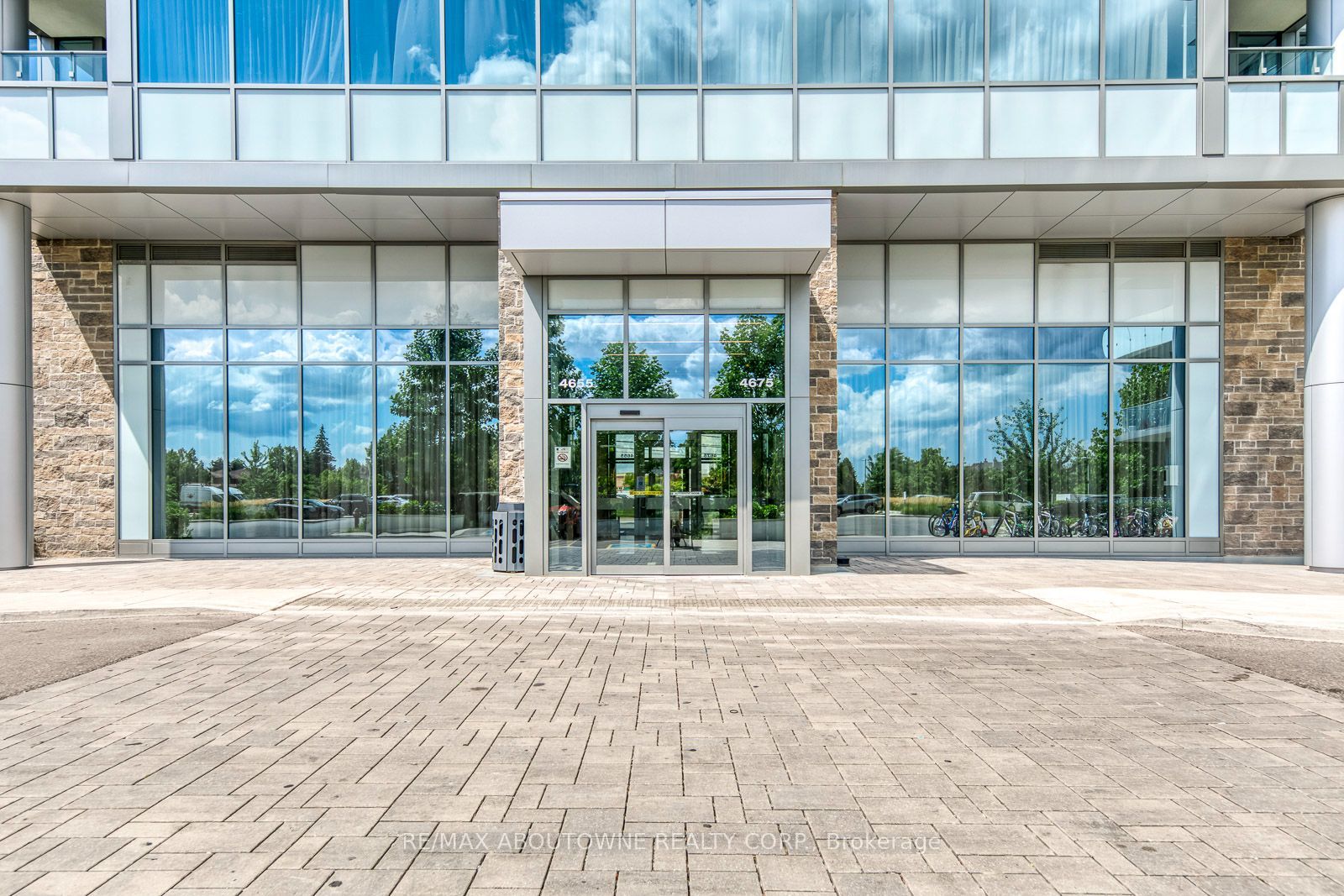 4675 Metcalfe Avenue 1709, Mississauga, ON L5M 0Z8 photo 4