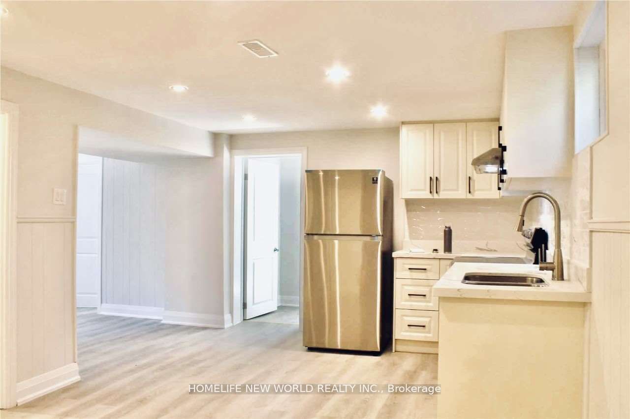 43 Blaketon Road Lower, Toronto, ON M9B 4W4 photo 2