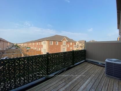 3060 Ernest Appelbe Boulevard, Oakville, ON L6H 0L9 photo 4