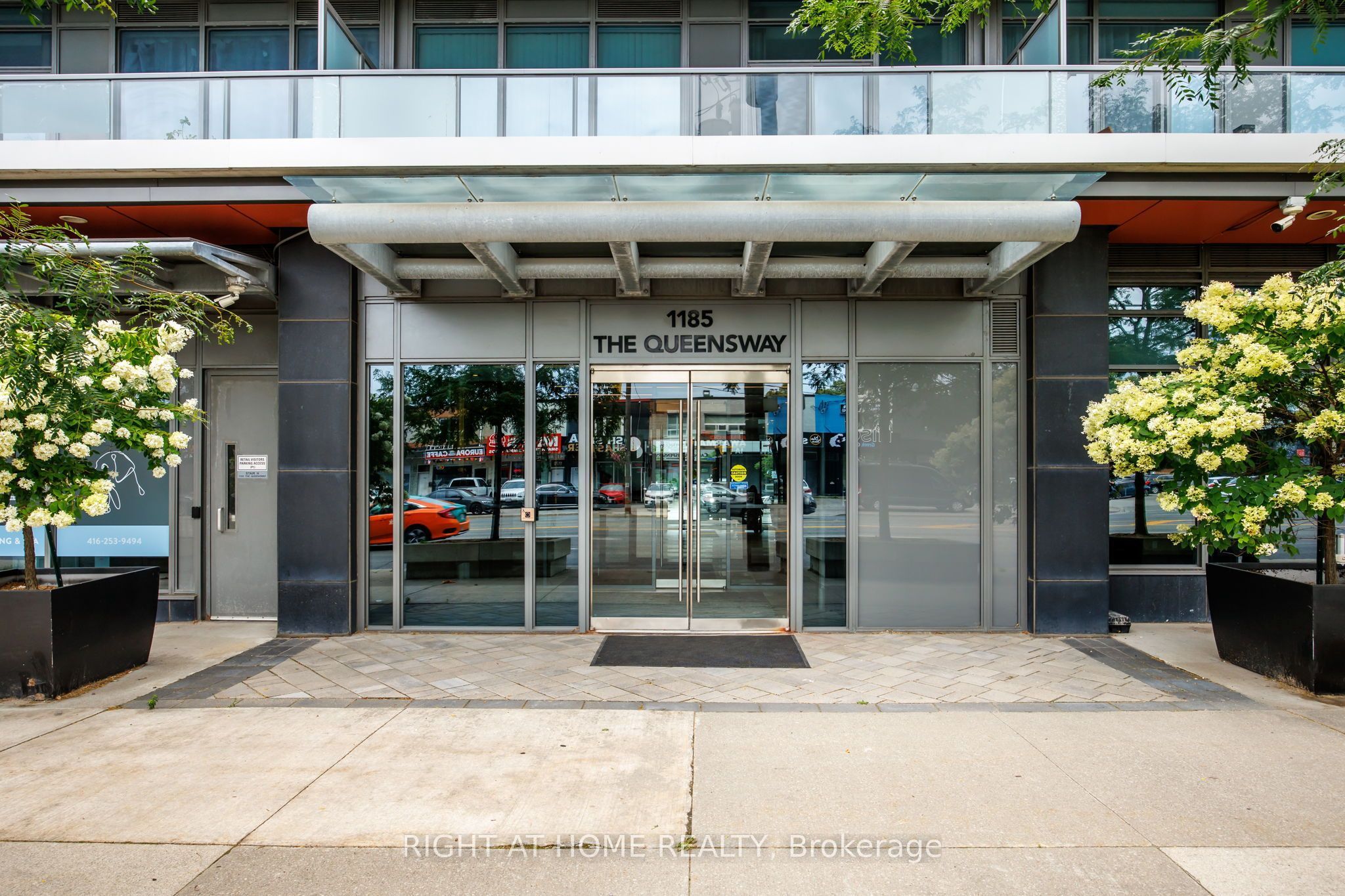 1185 The Queensway 815, Toronto, ON M8Z 0C6 photo 2