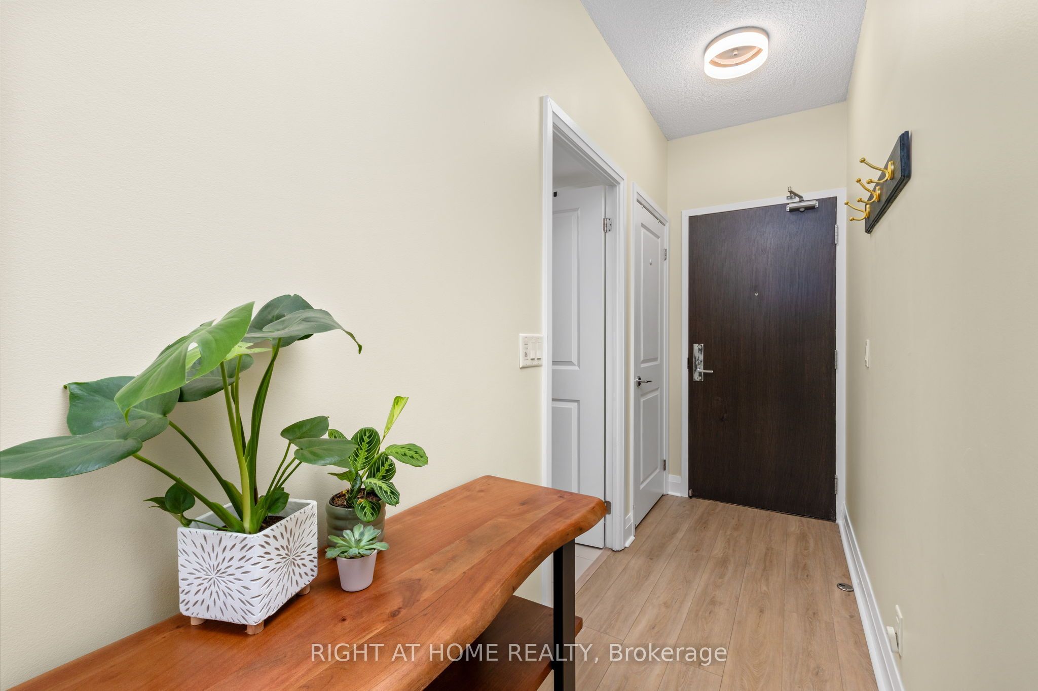 1185 The Queensway 815, Toronto, ON M8Z 0C6 photo 3