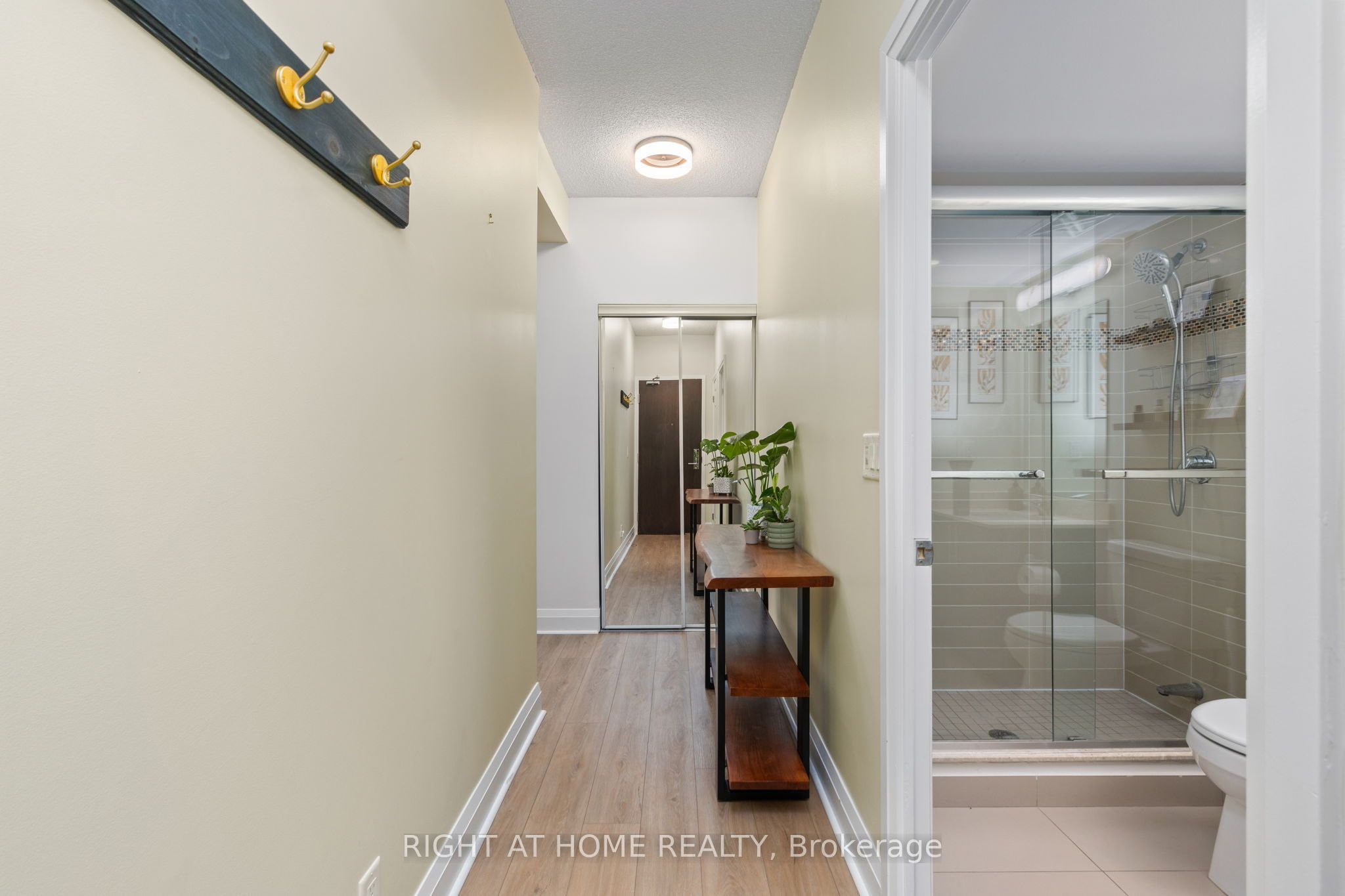 1185 The Queensway 815, Toronto, ON M8Z 0C6 photo 4