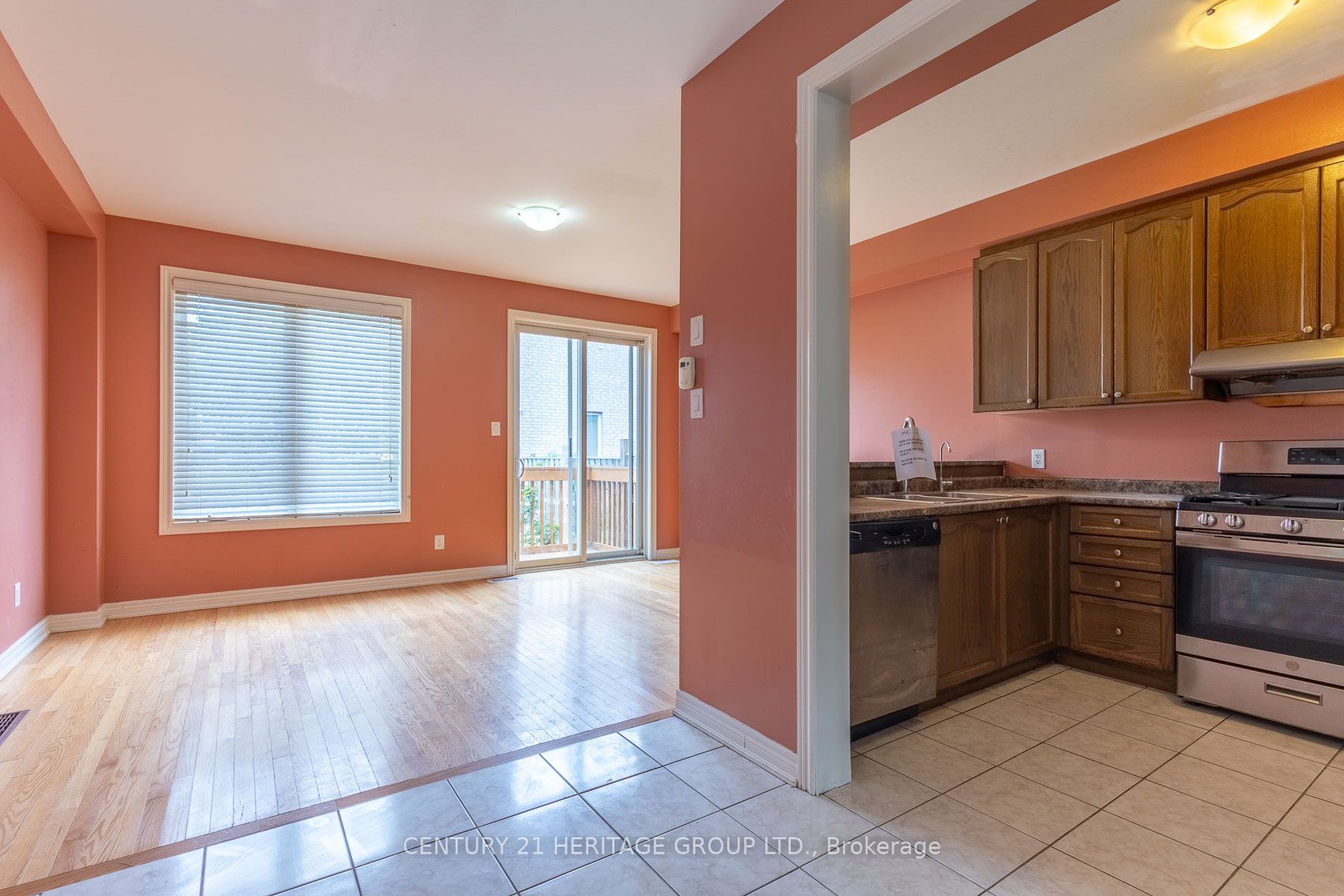 11 Pendulum Circle, Brampton, ON L6R 3N5 photo 4