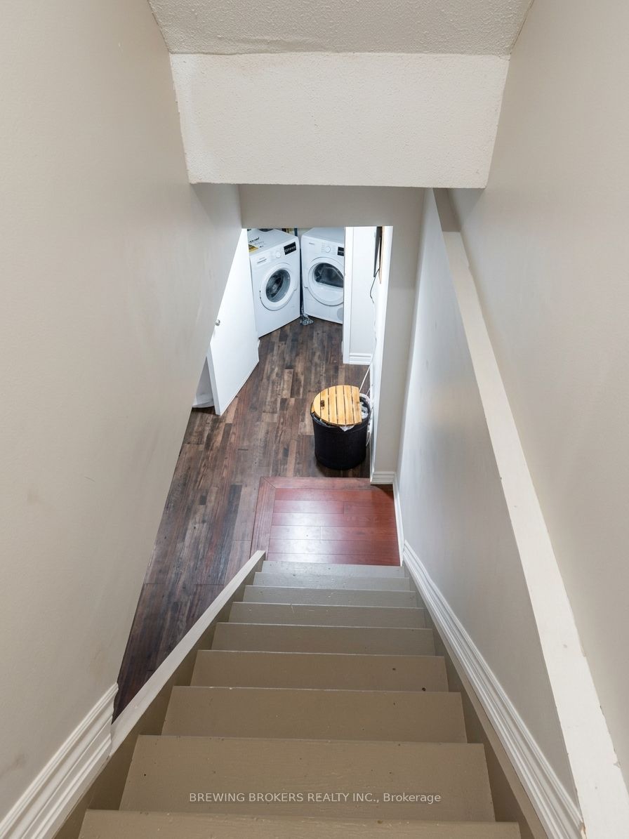 9 Forest Point Drive, Toronto, ON M6M 5E8 photo 5