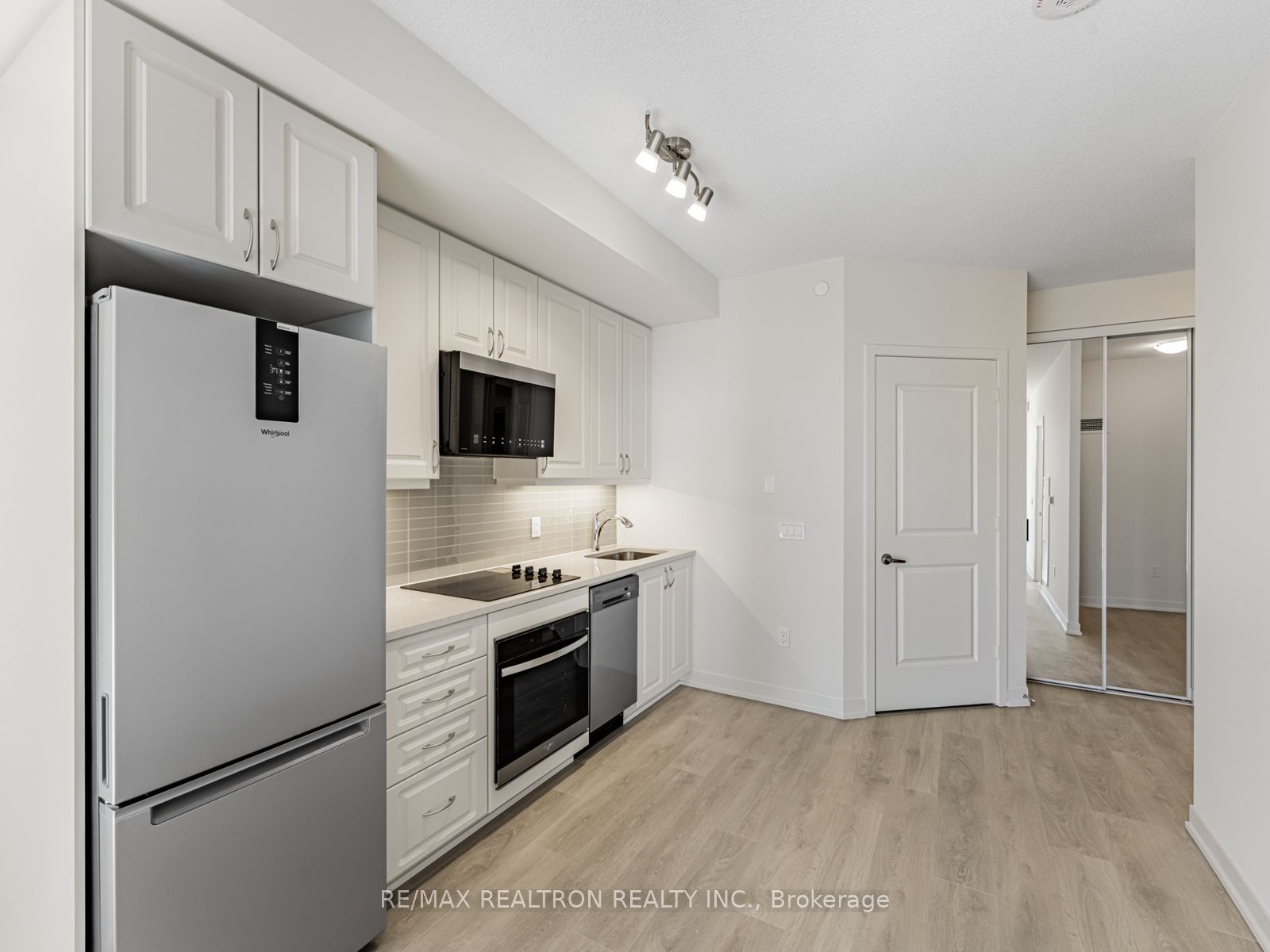 38 Annie Craig Drive 4106, Toronto, ON M8V 0G9 photo 5