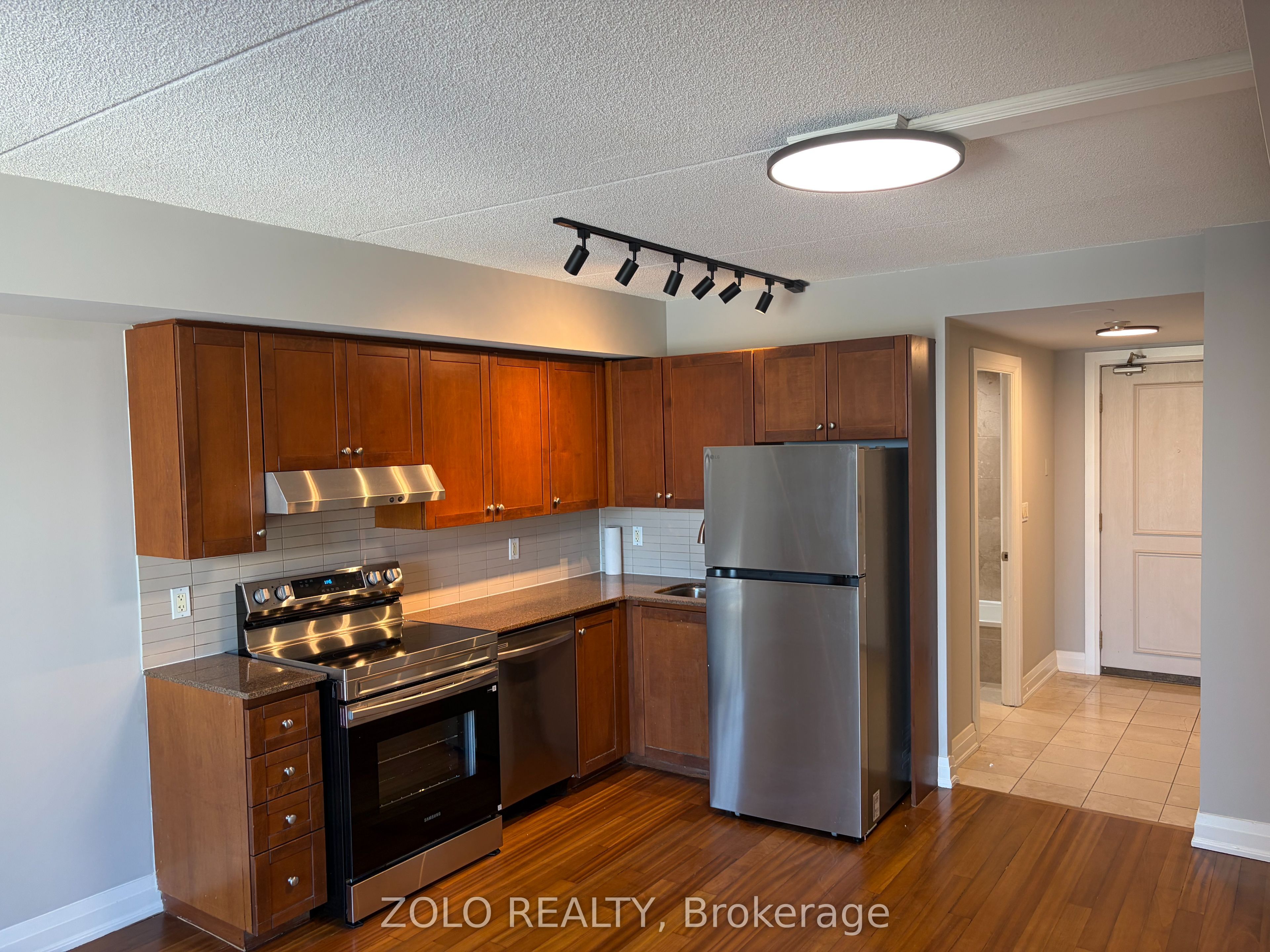 2737 Keele Street 407, Toronto, ON M3M 2E9