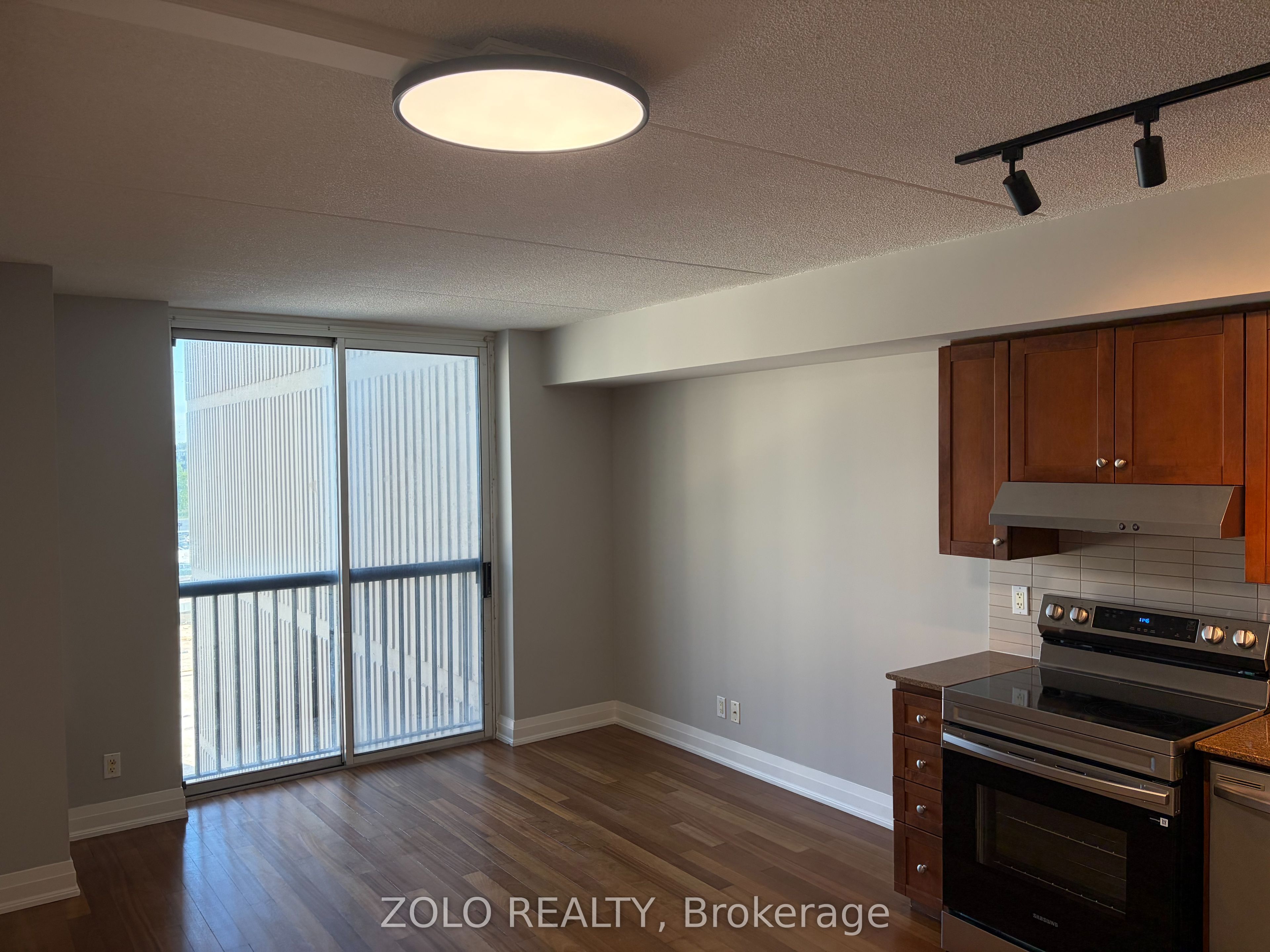 2737 Keele Street 407, Toronto, ON M3M 2E9 photo 2