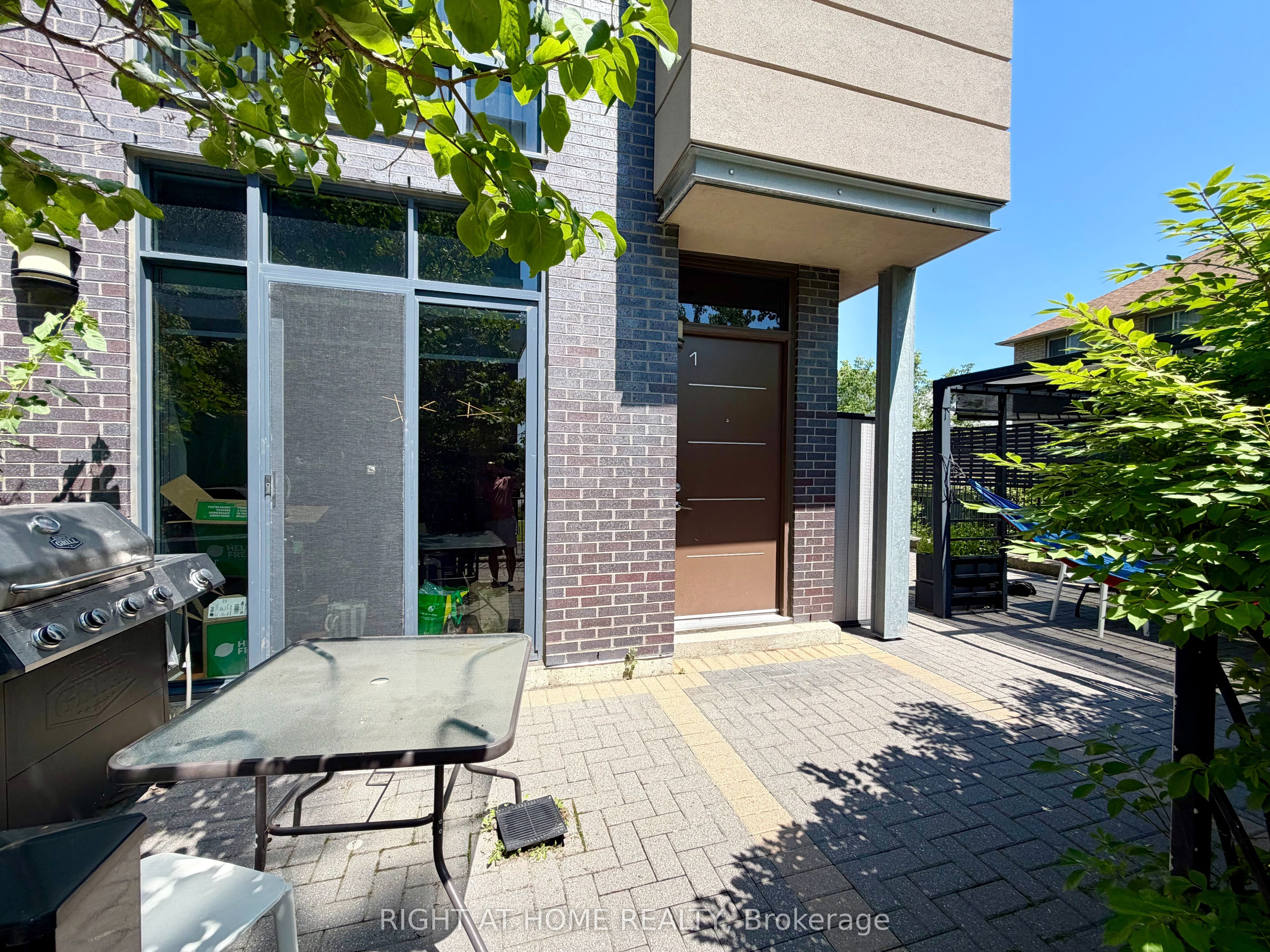 1 Valhalla Inn Road 15, Toronto, ON M9B 1S9