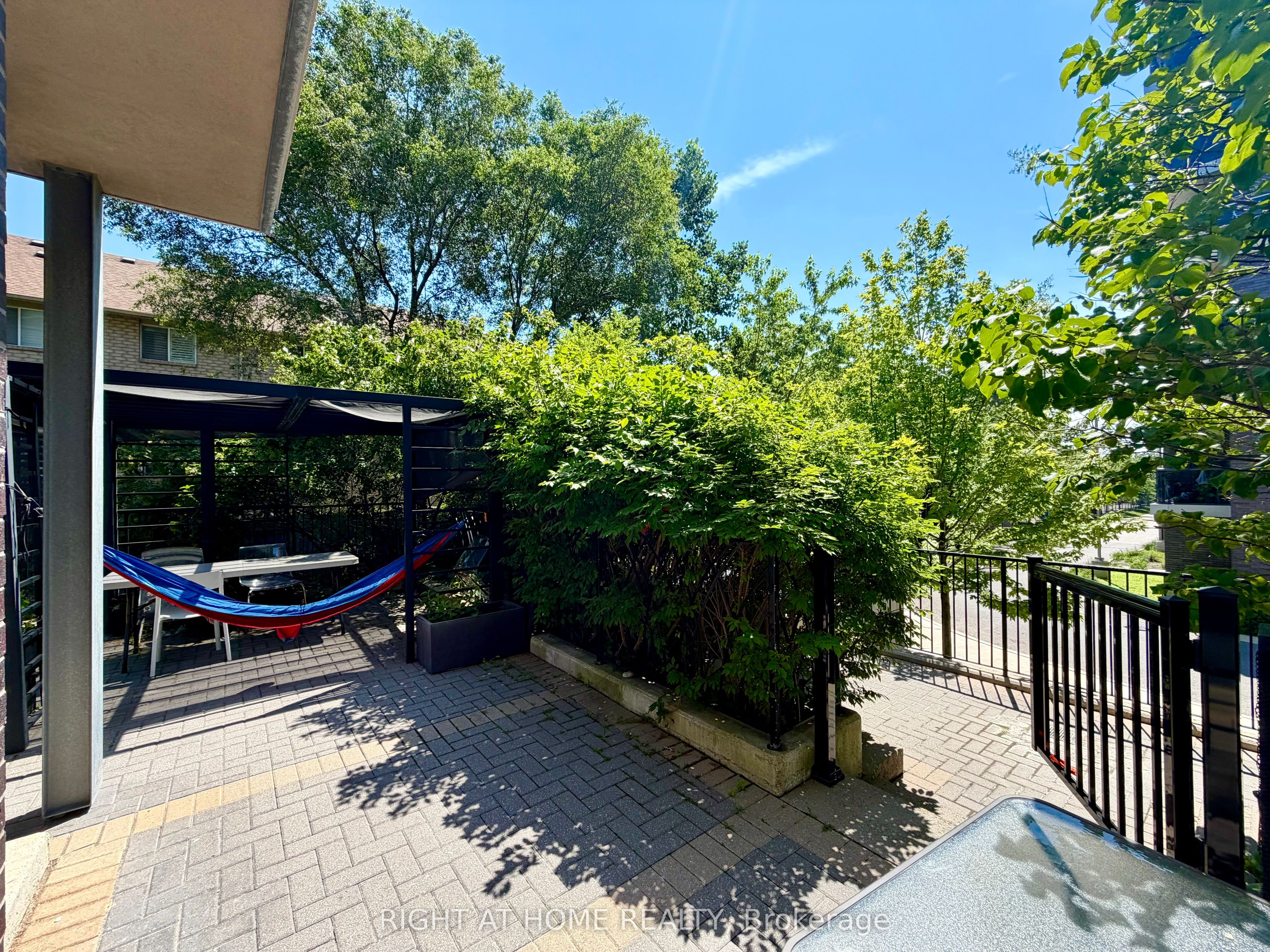 1 Valhalla Inn Road 15, Toronto, ON M9B 1S9 photo 5