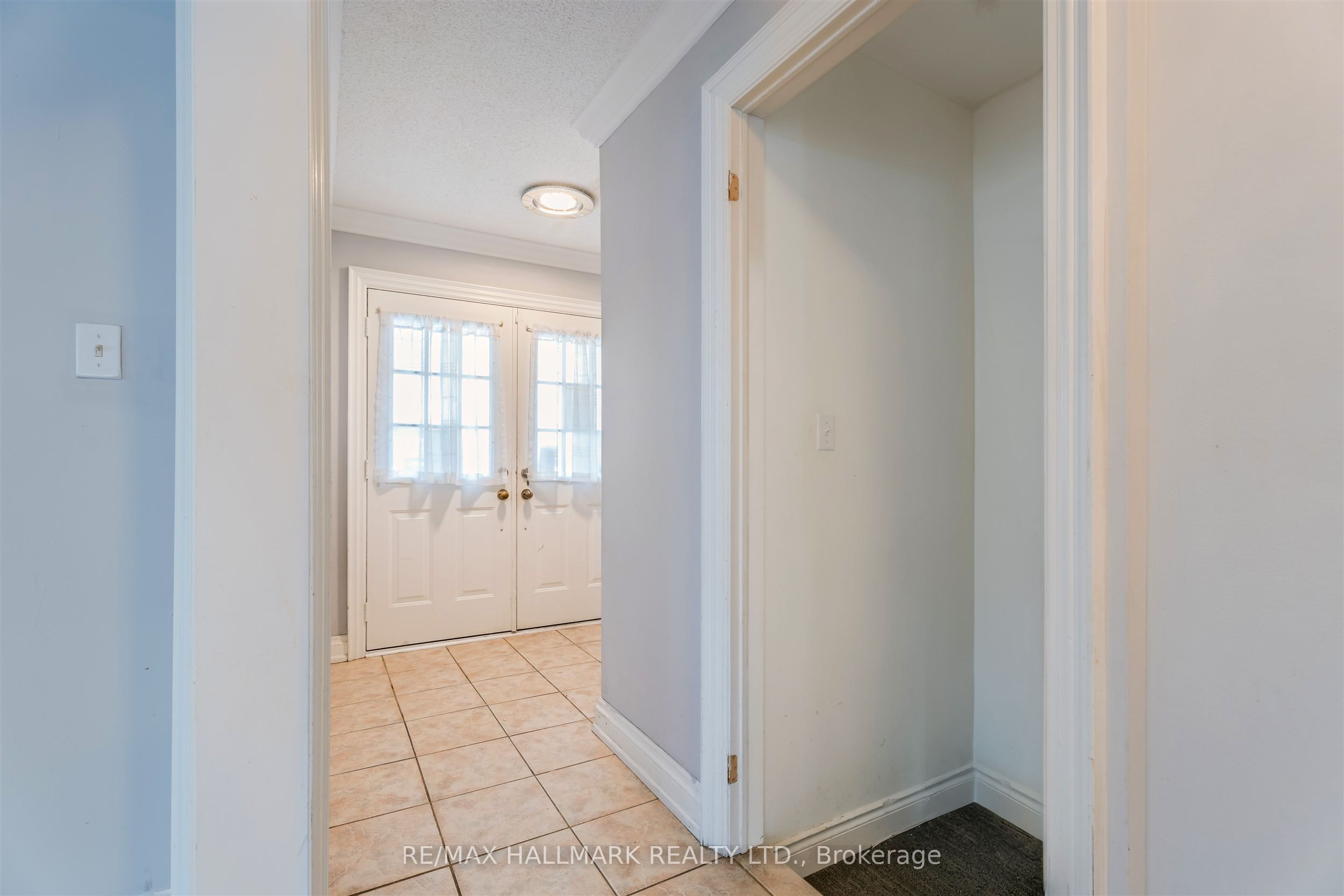 241 Featherstone Road, Milton, ON L9T 7C3 photo 2