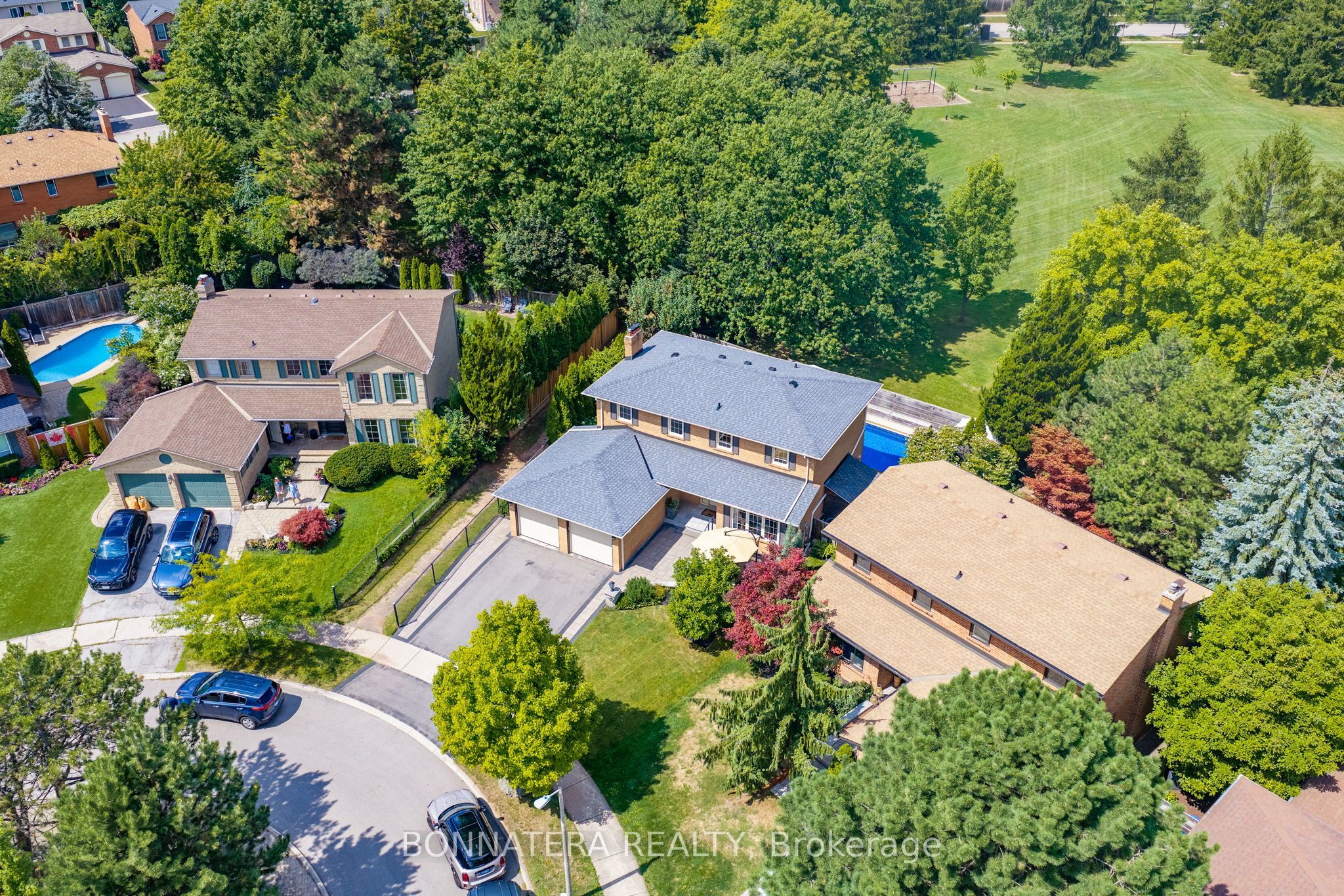 1409 Holly Court, Oakville, ON L6H 3H4 photo 2