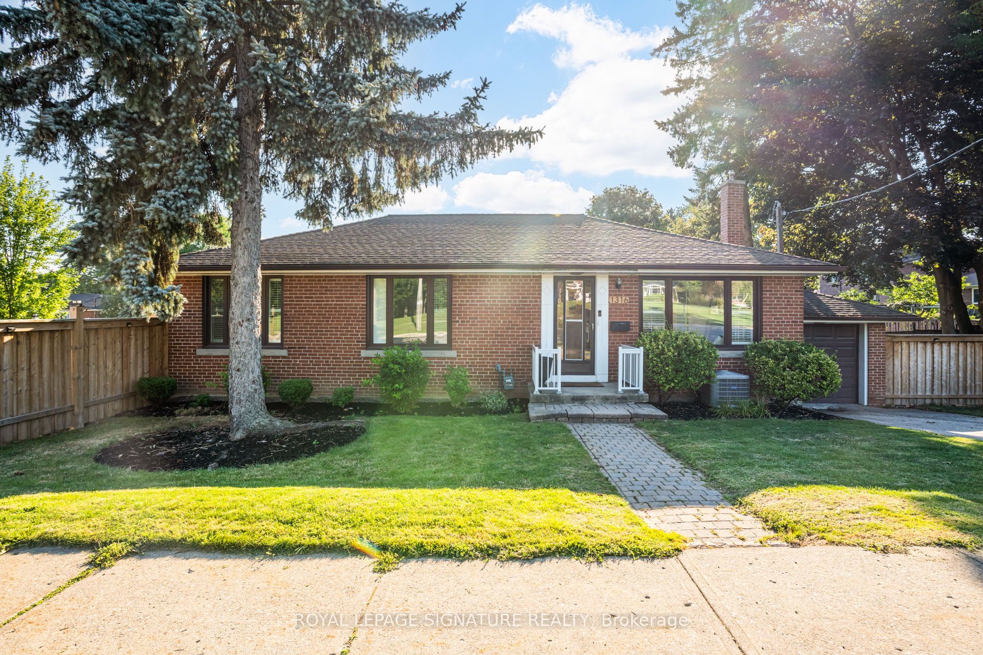 1316 Kipling Avenue, Toronto, ON M9B 3N8