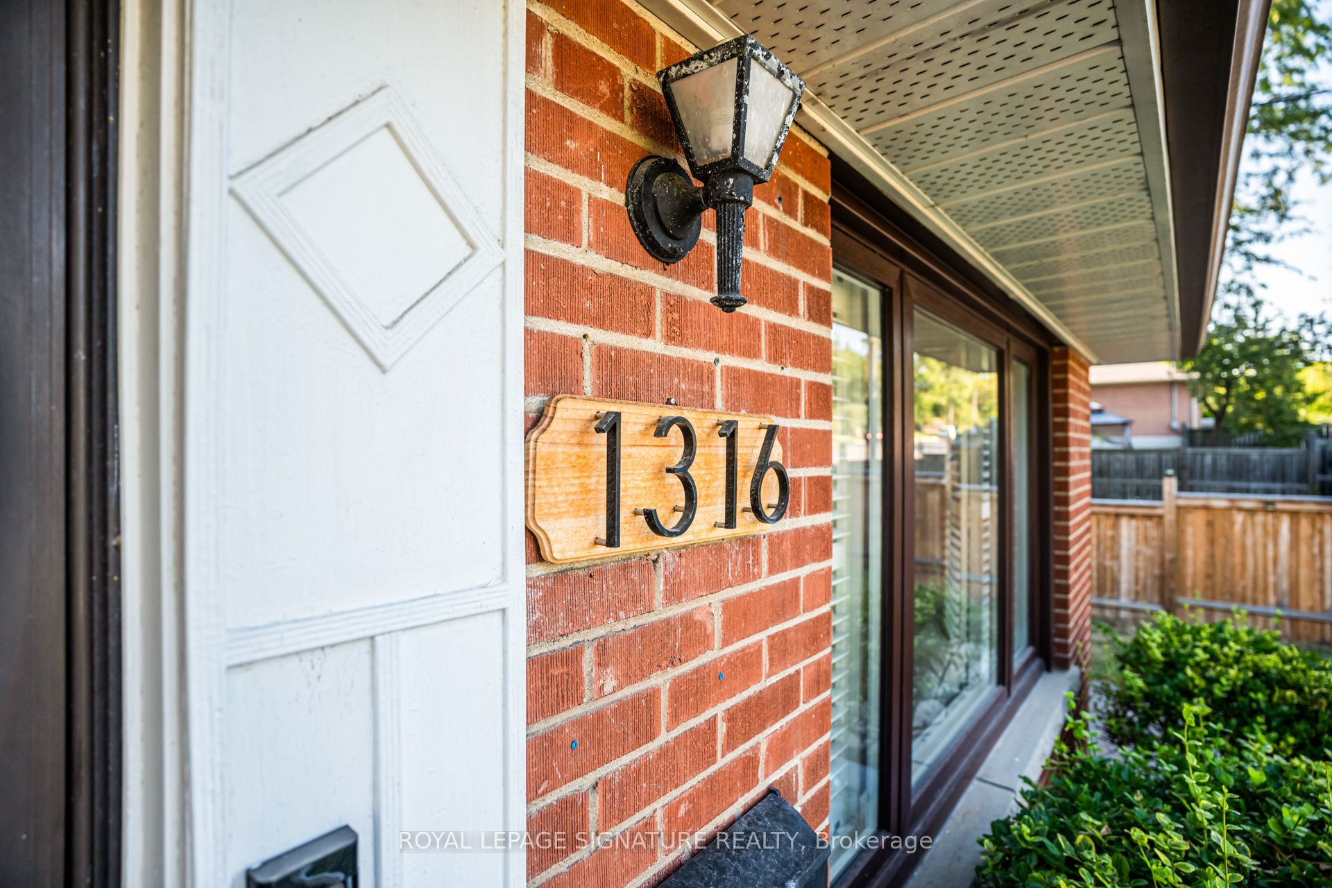 1316 Kipling Avenue, Toronto, ON M9B 3N8 photo 2