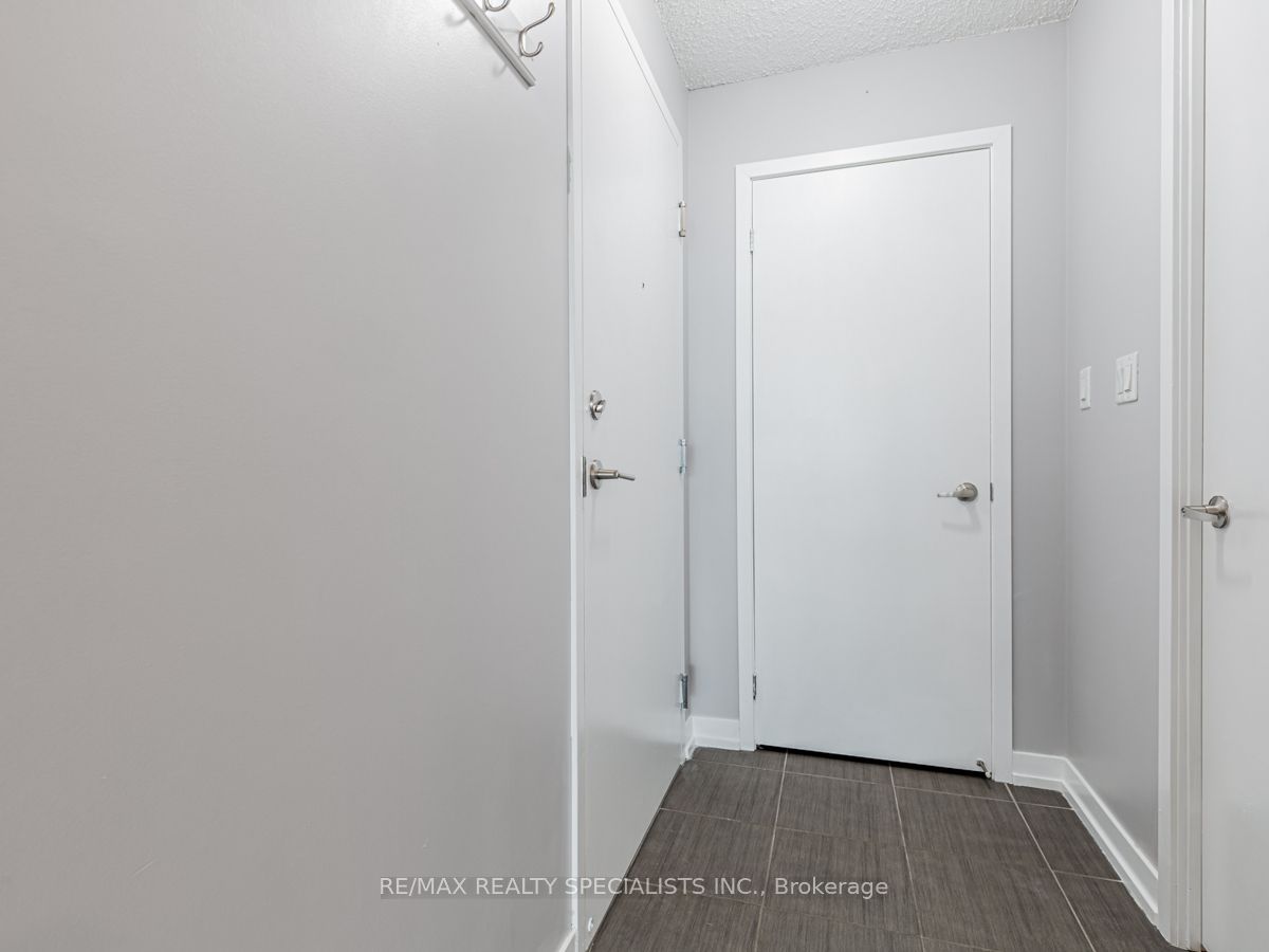 816 Lansdowne Avenue 1302, Toronto, ON M6H 4K6 photo 3