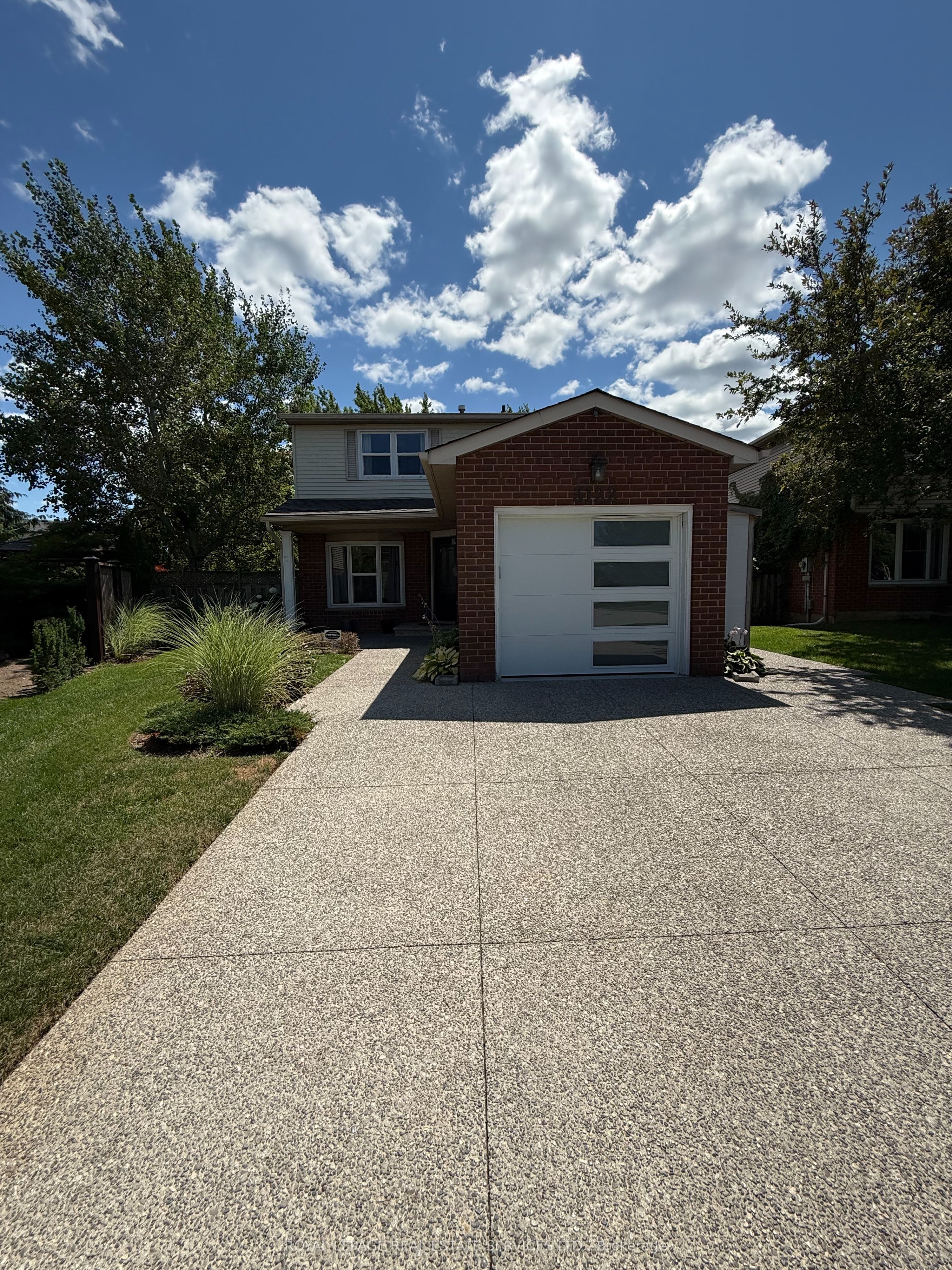 3122 Sandcliffe Court, Burlington, ON L7M 3H1