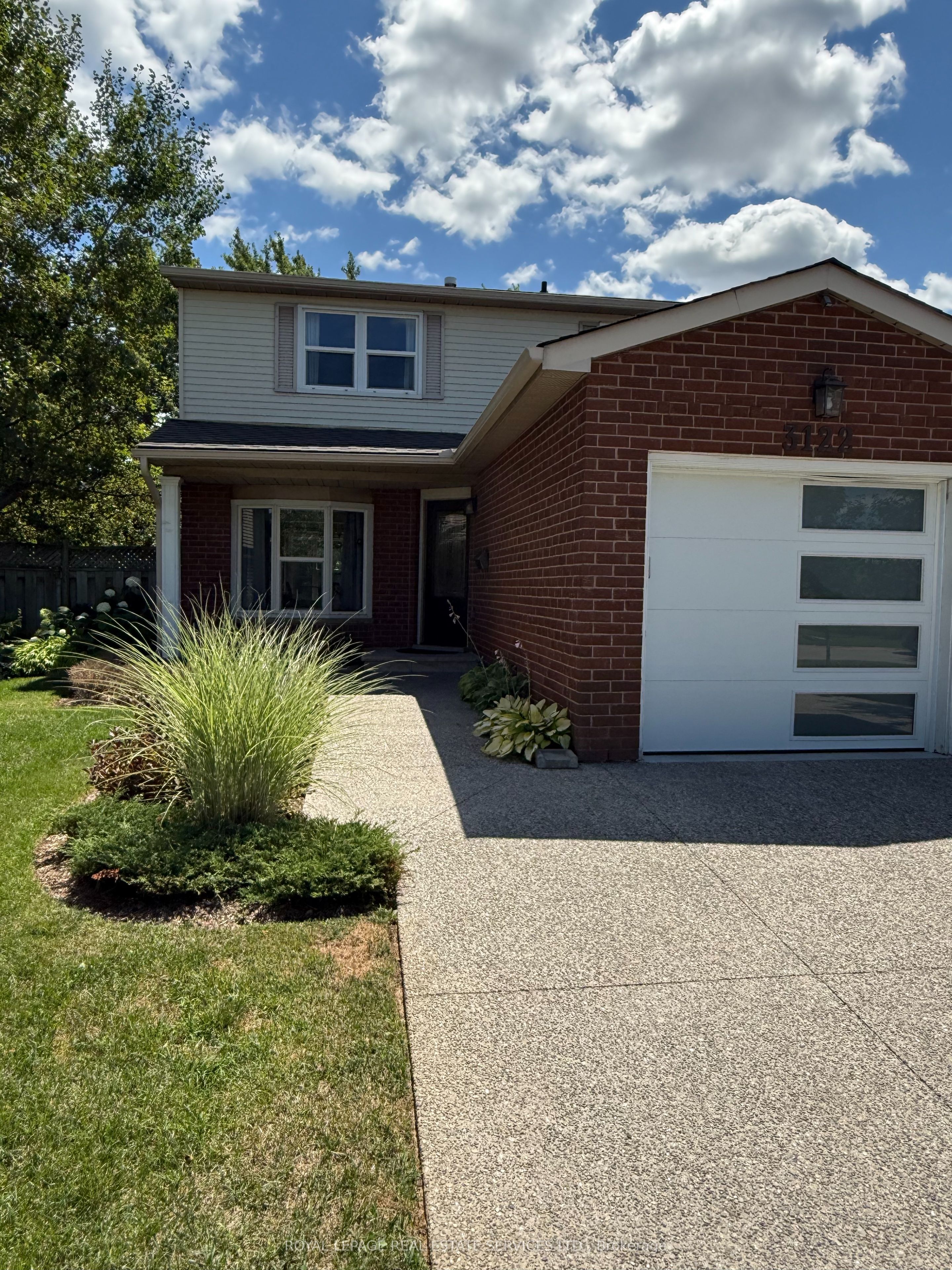 3122 Sandcliffe Court, Burlington, ON L7M 3H1 photo 2