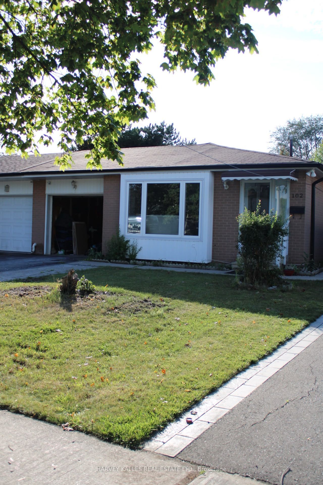 102 Goldcrest Road, Brampton, ON L6S 1H2 photo 2
