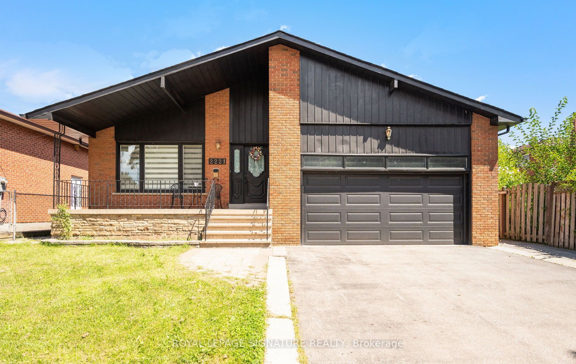 2221 Florian Road, Mississauga, ON L5A 3Y9 photo 2