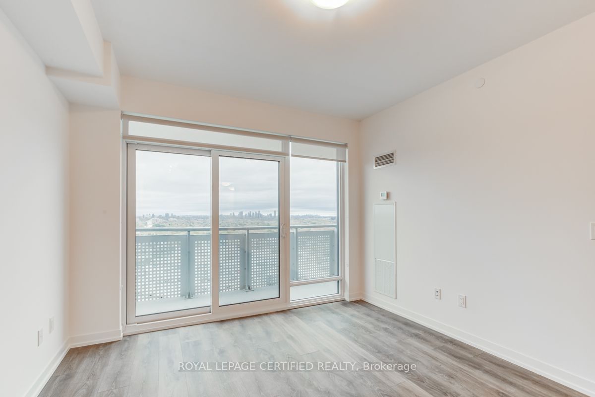 2520 Eglinton Avenue W 1612, Mississauga, ON L5M 0Y4 photo 4