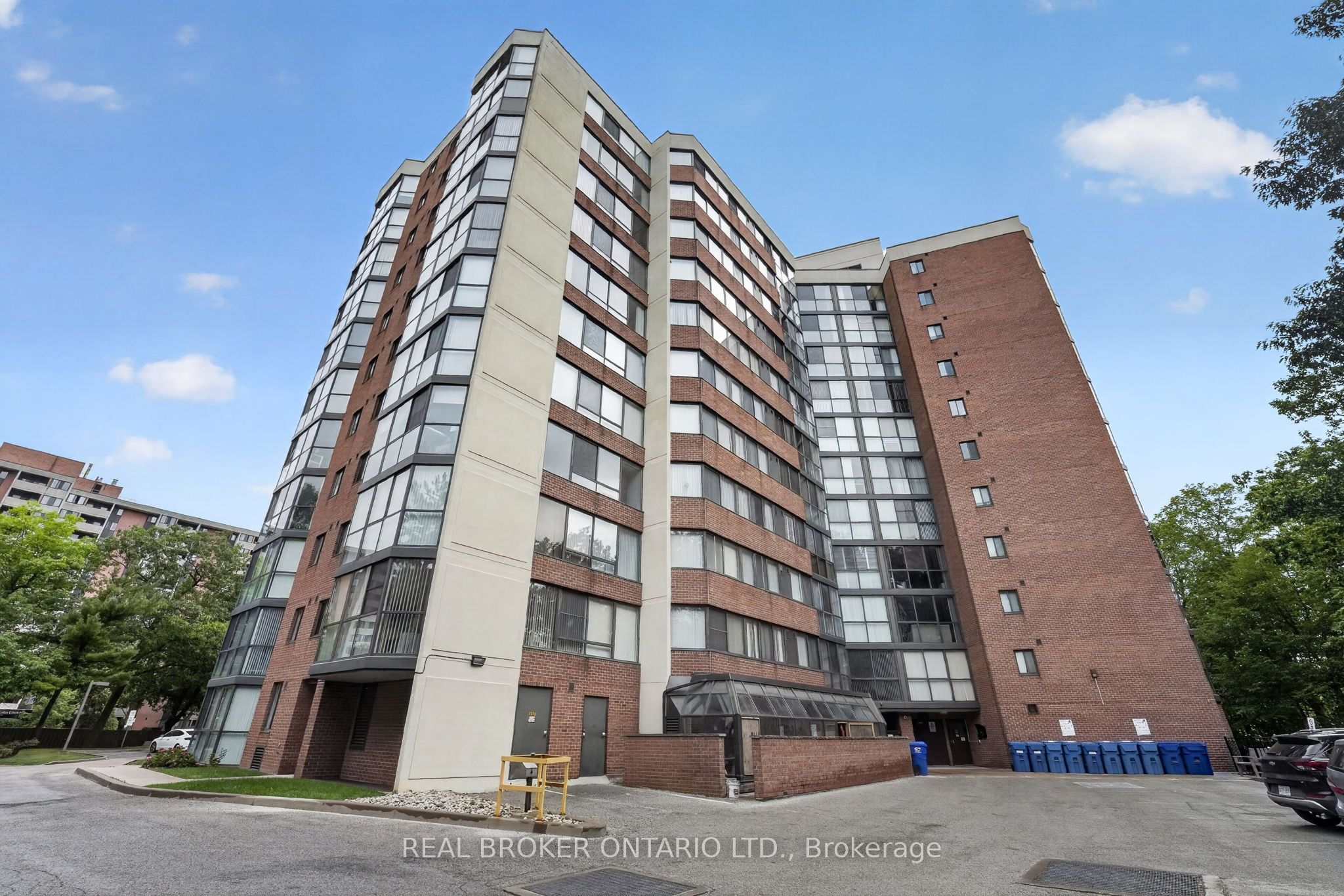 1240 Marlborough Court 904, Oakville, ON L6H 3K7 photo 2