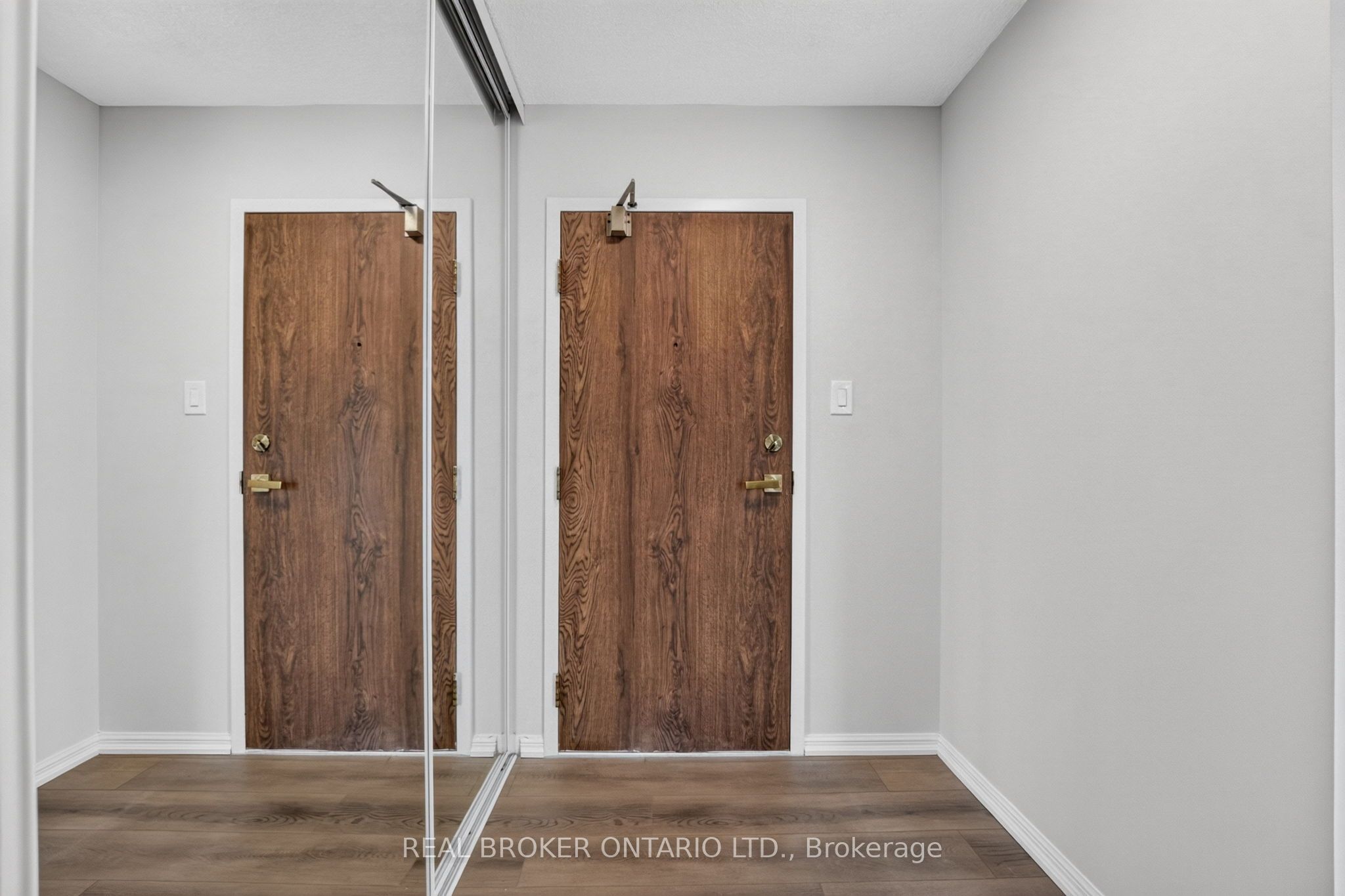 1240 Marlborough Court 904, Oakville, ON L6H 3K7 photo 4