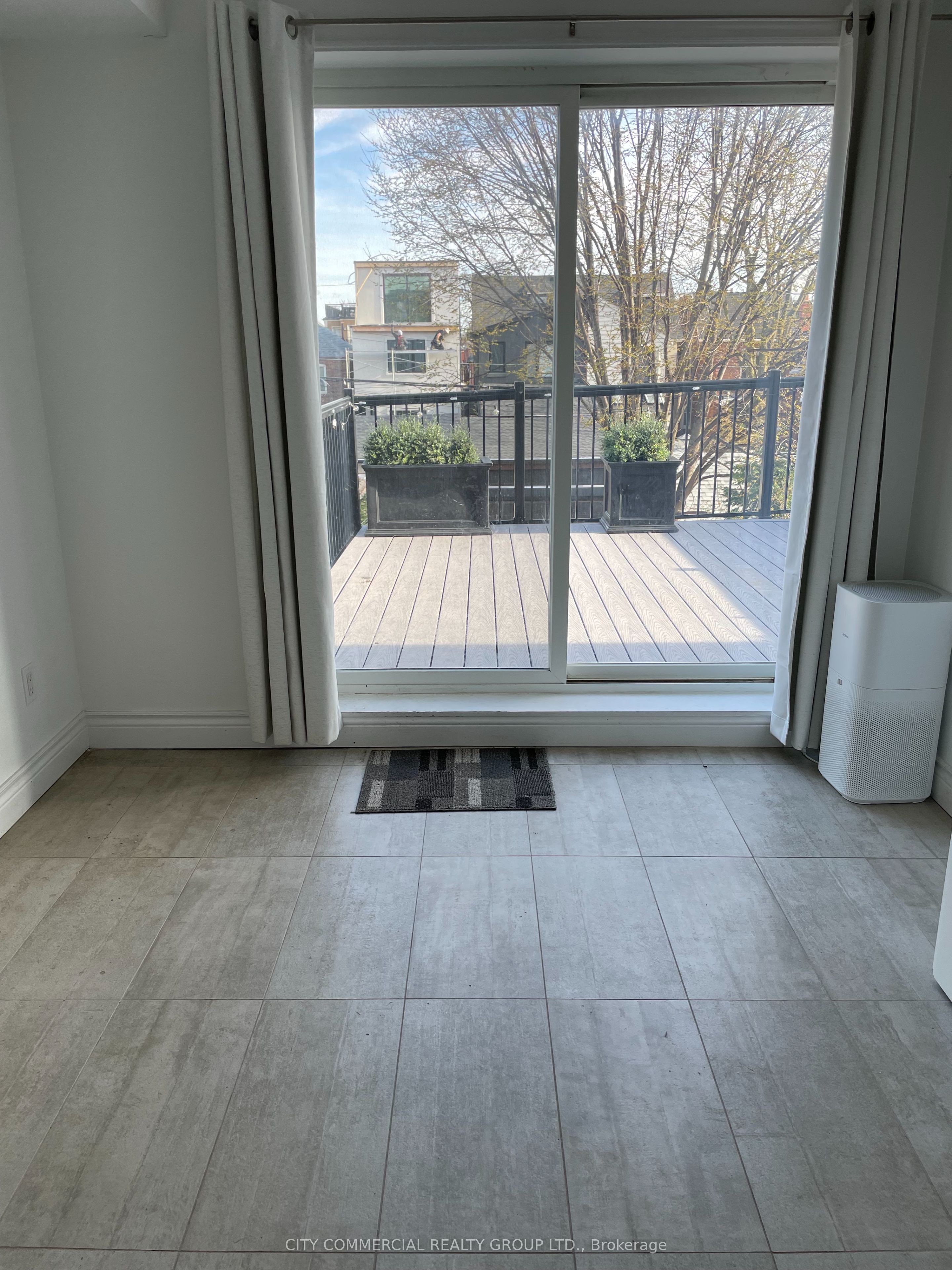 703 Dupont Street 3, Toronto, ON M6G 1Z5 photo 2