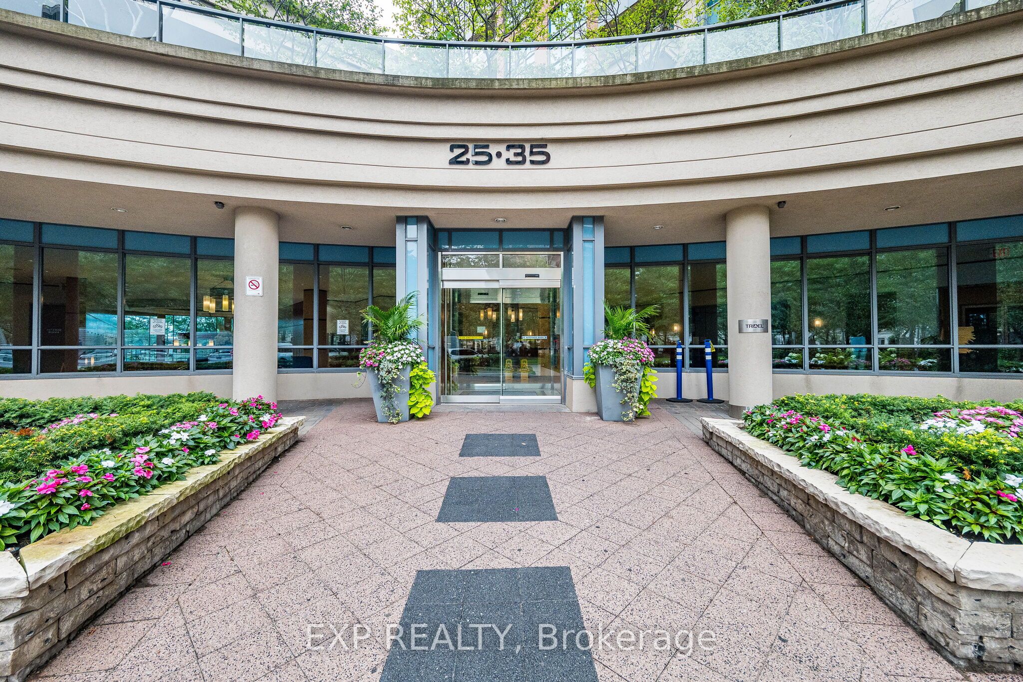 35 Viking Lane 238, Toronto, ON M9B 0A2 photo 2