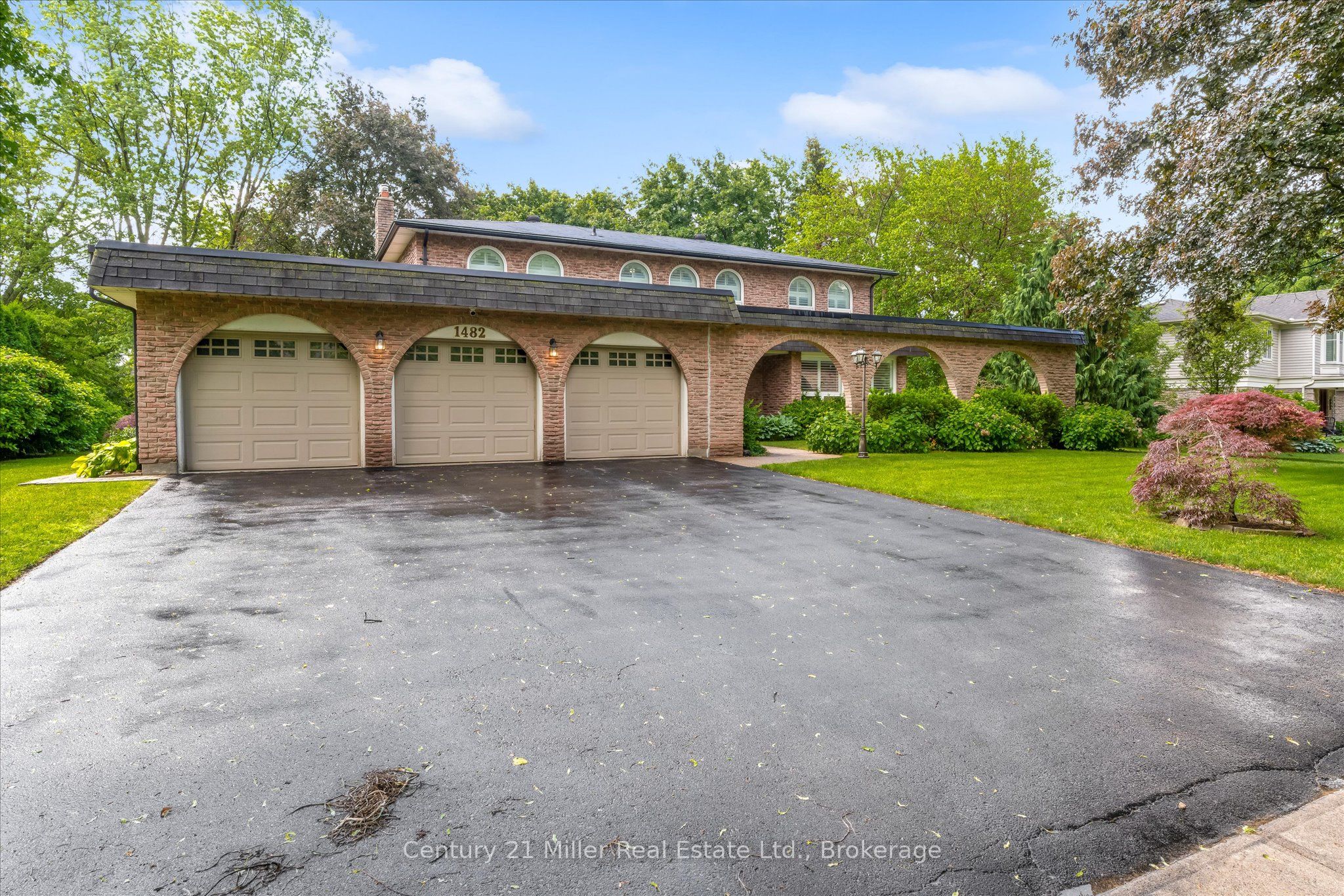1482 Caulder Drive, Oakville, ON L6J 5S9