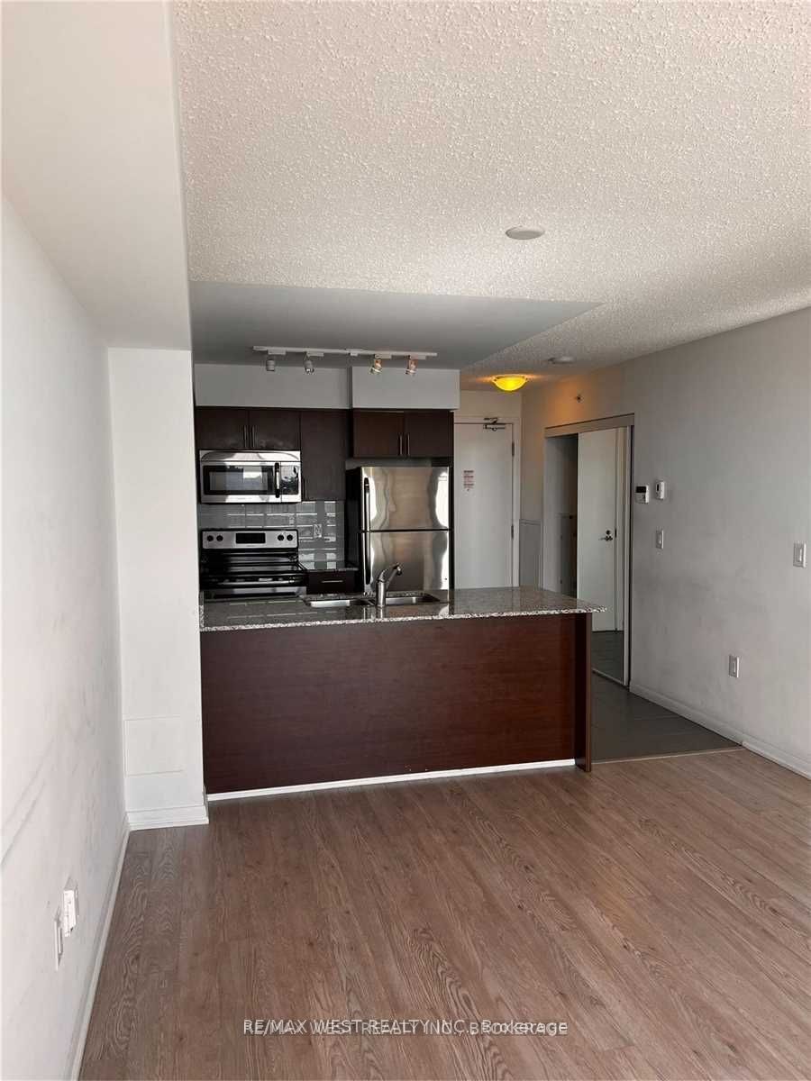 800 Lawrence Avenue W 1515, Toronto, ON M6A 0B1 photo 3