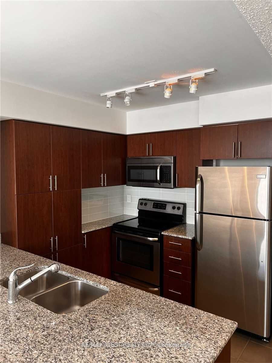 800 Lawrence Avenue W 1515, Toronto, ON M6A 0B1 photo 4