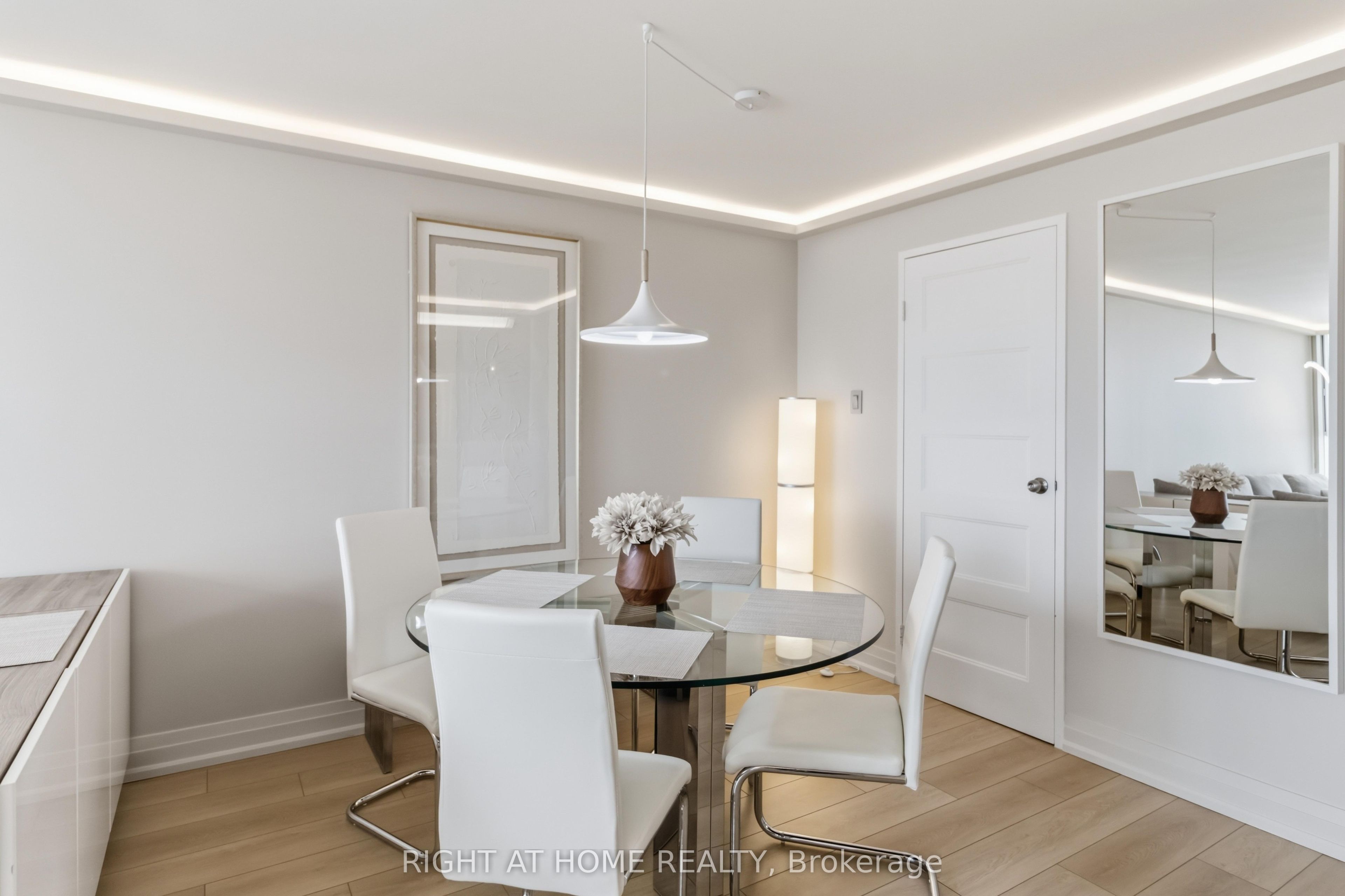 25 Trailwood Drive 2407, Mississauga, ON L4Z 3K9 photo 4